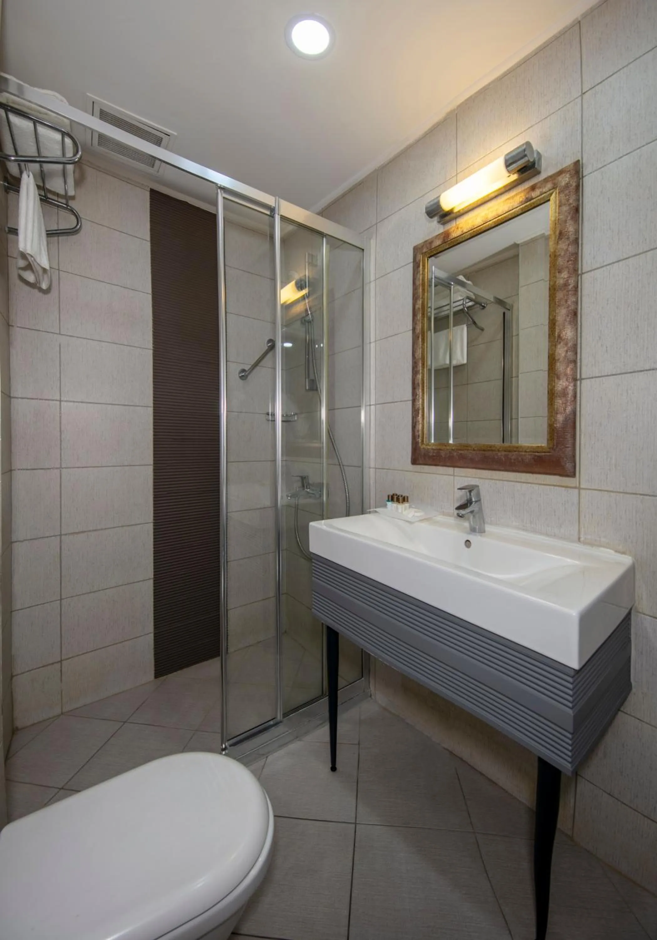 Shower in Tilia Hotel