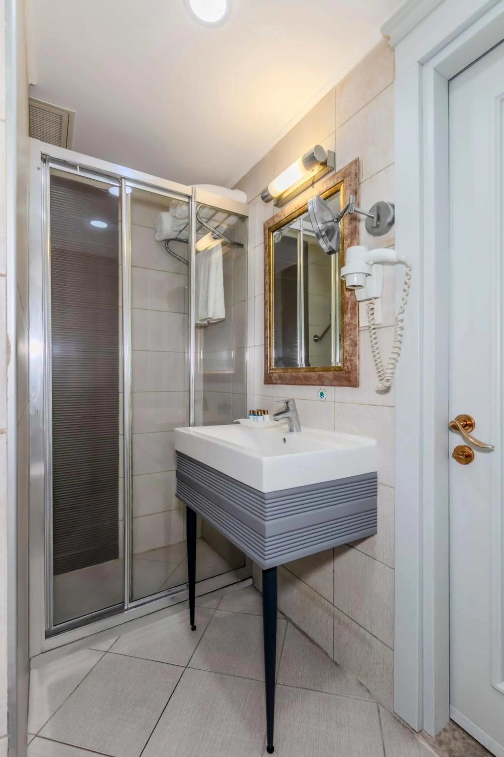 Shower in Tilia Hotel