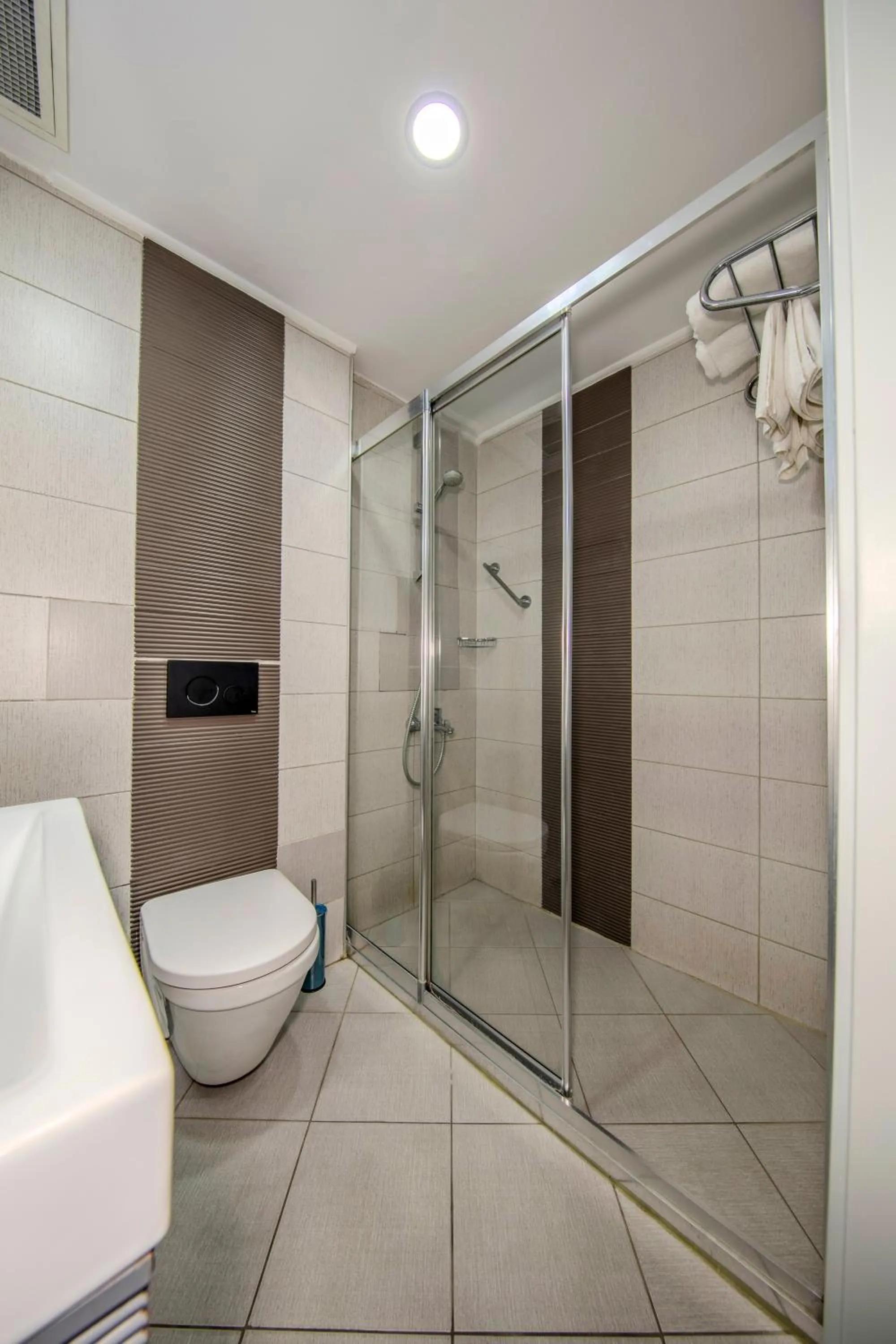Shower in Tilia Hotel