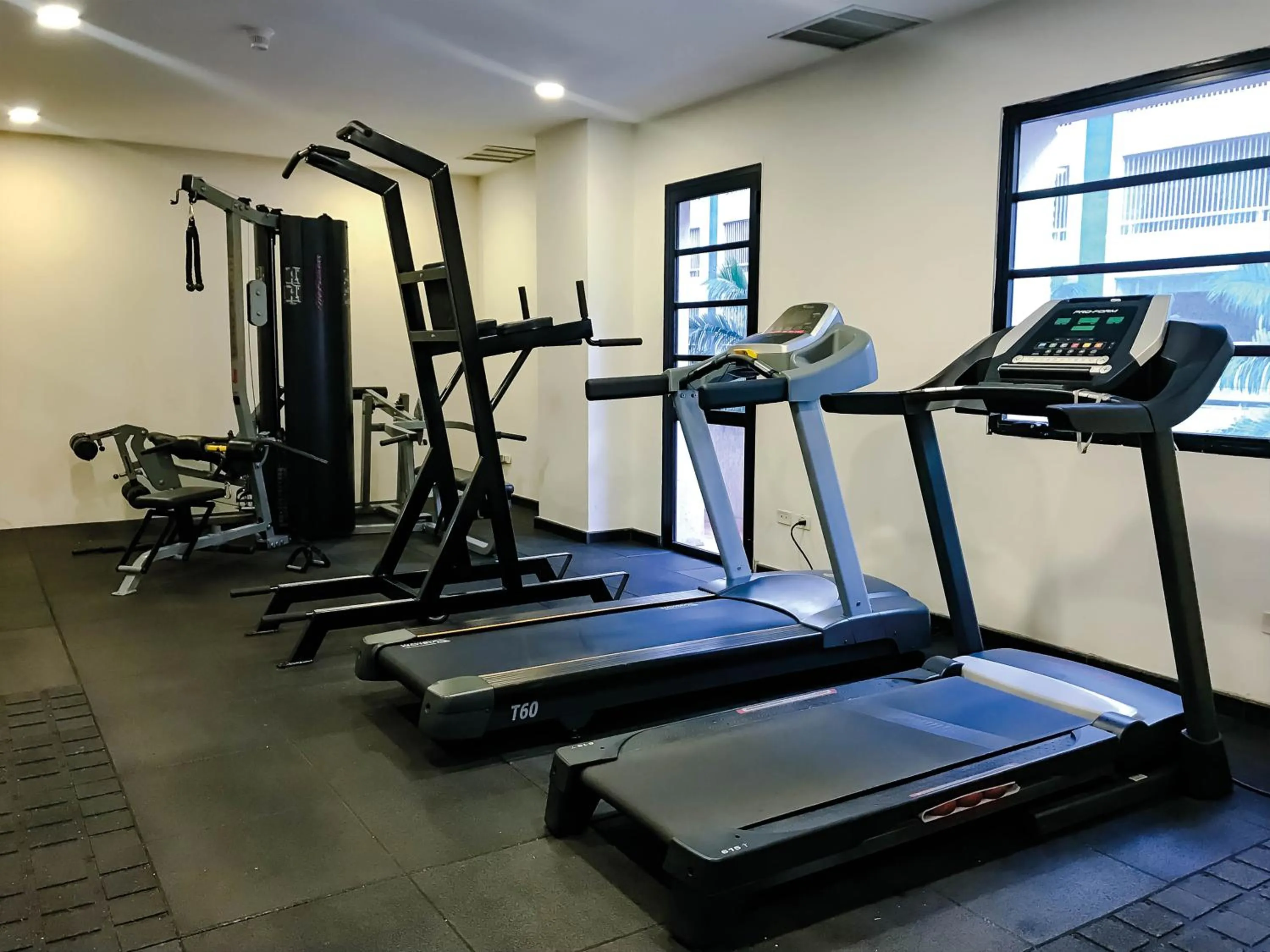 Fitness centre/facilities in Waldorf Hotel