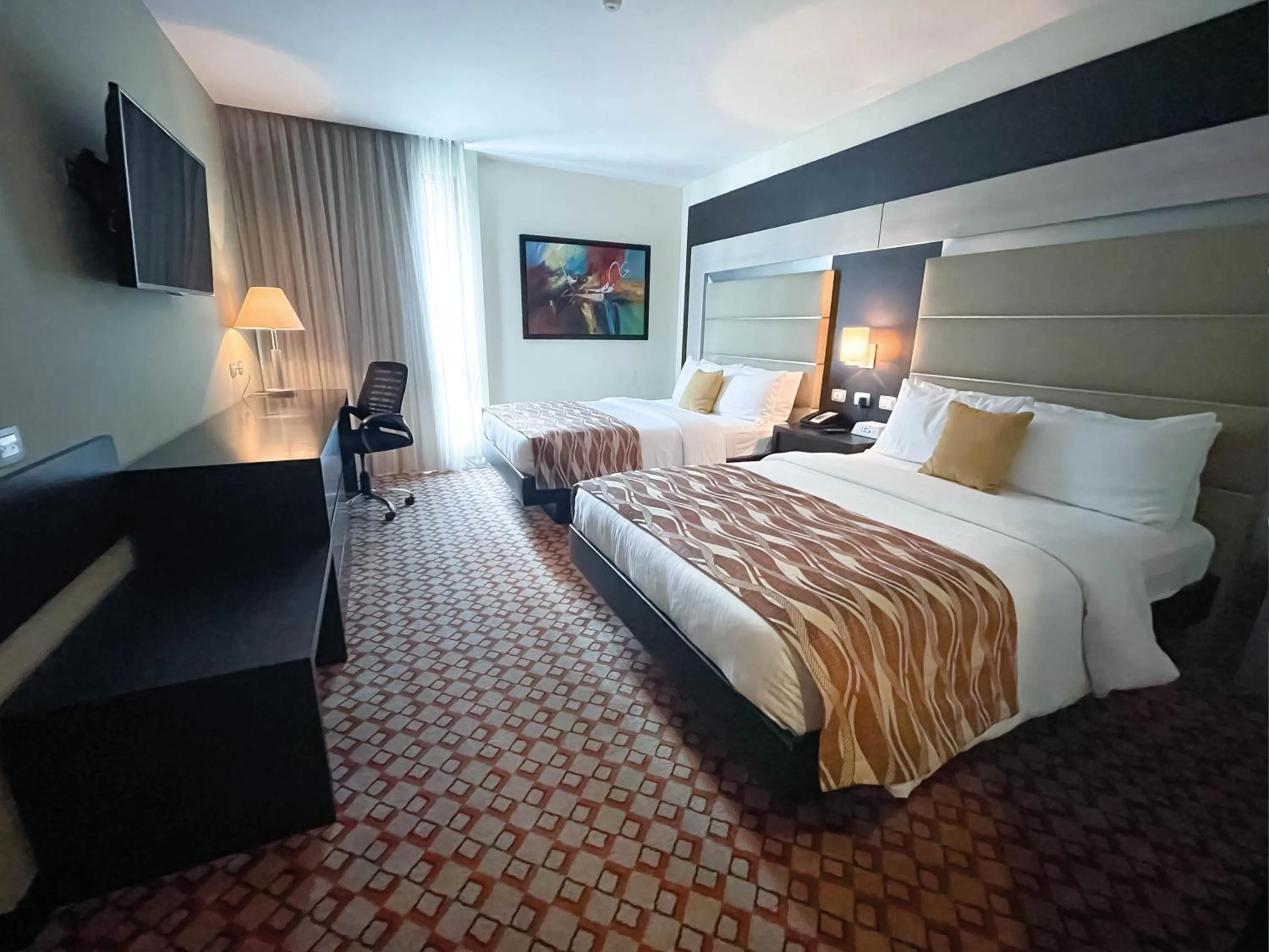 Photo of the whole room, Bed in Waldorf Hotel