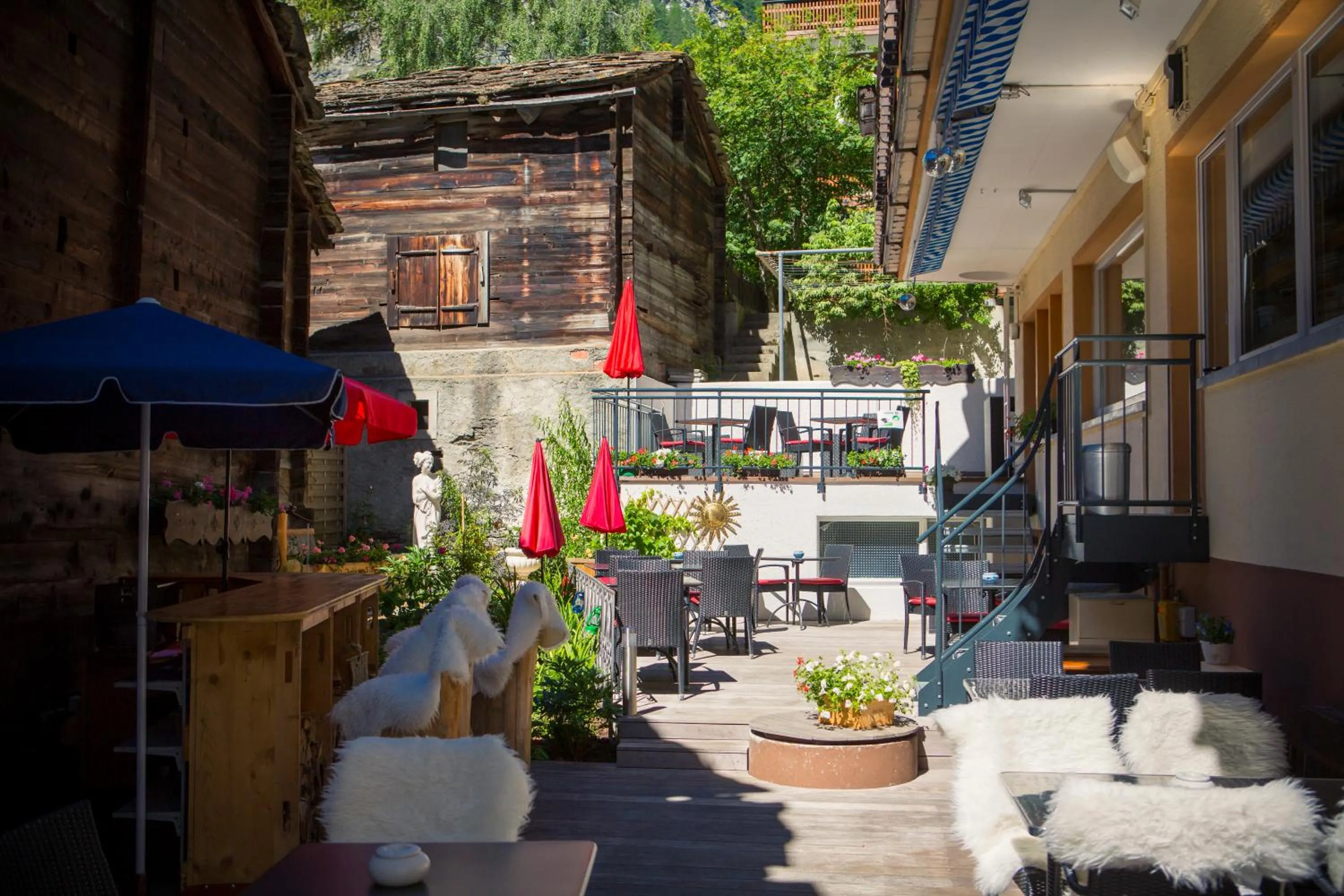 Restaurant/places to eat in Hotel Excelsior