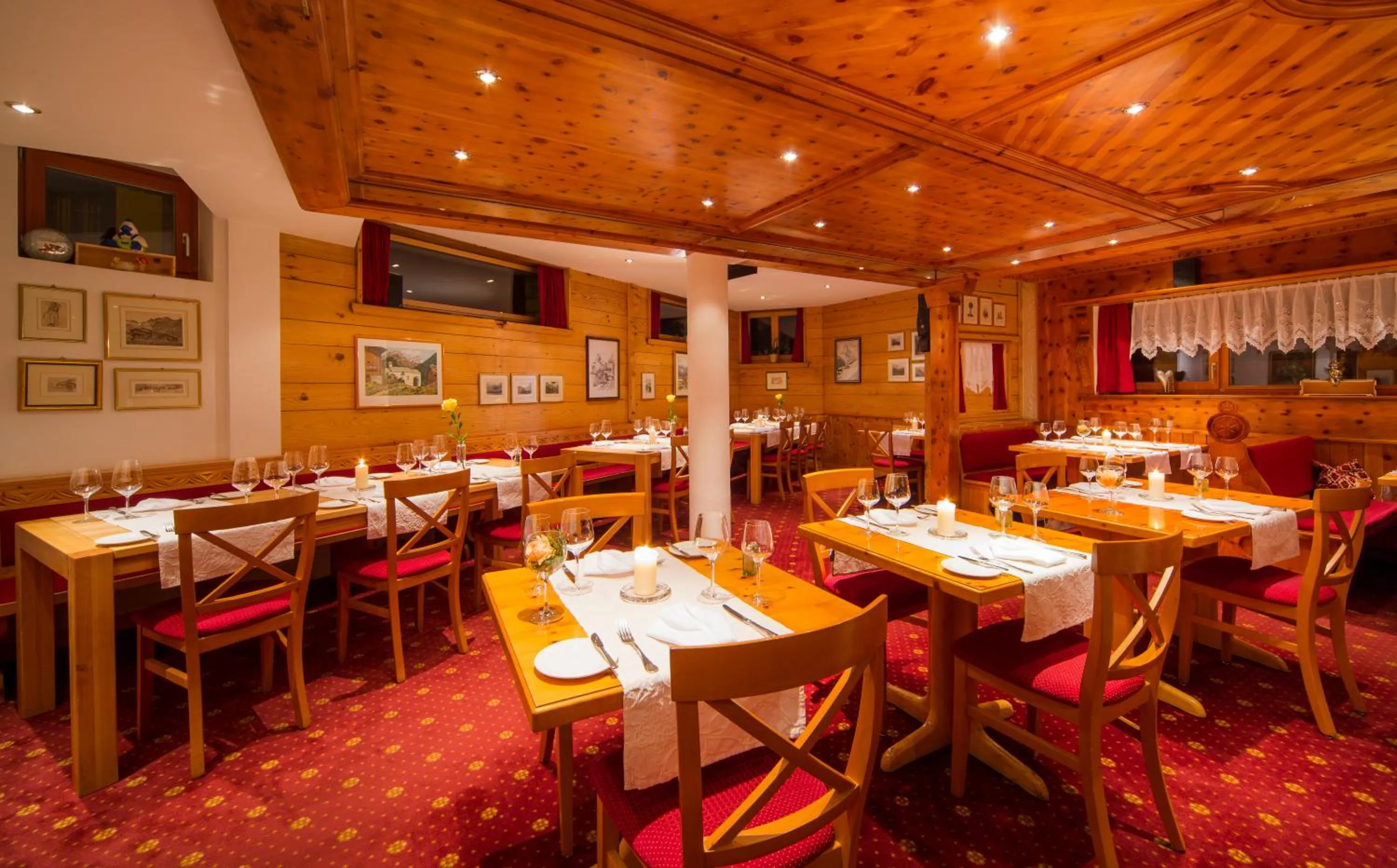 Restaurant/places to eat in Hotel Excelsior