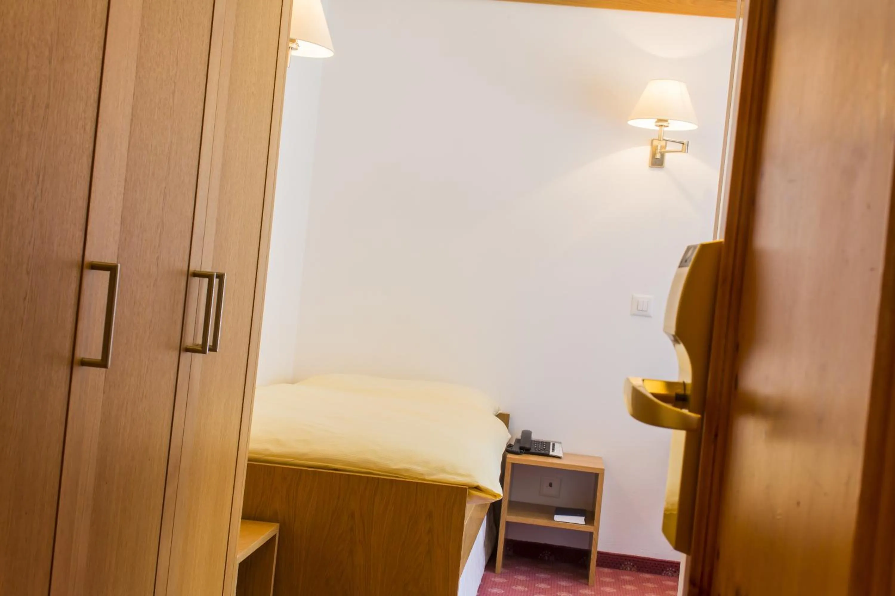 Photo of the whole room, Bed in Hotel Excelsior