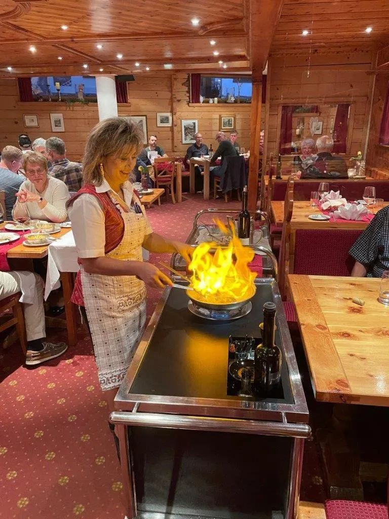 Restaurant/places to eat in Hotel Excelsior