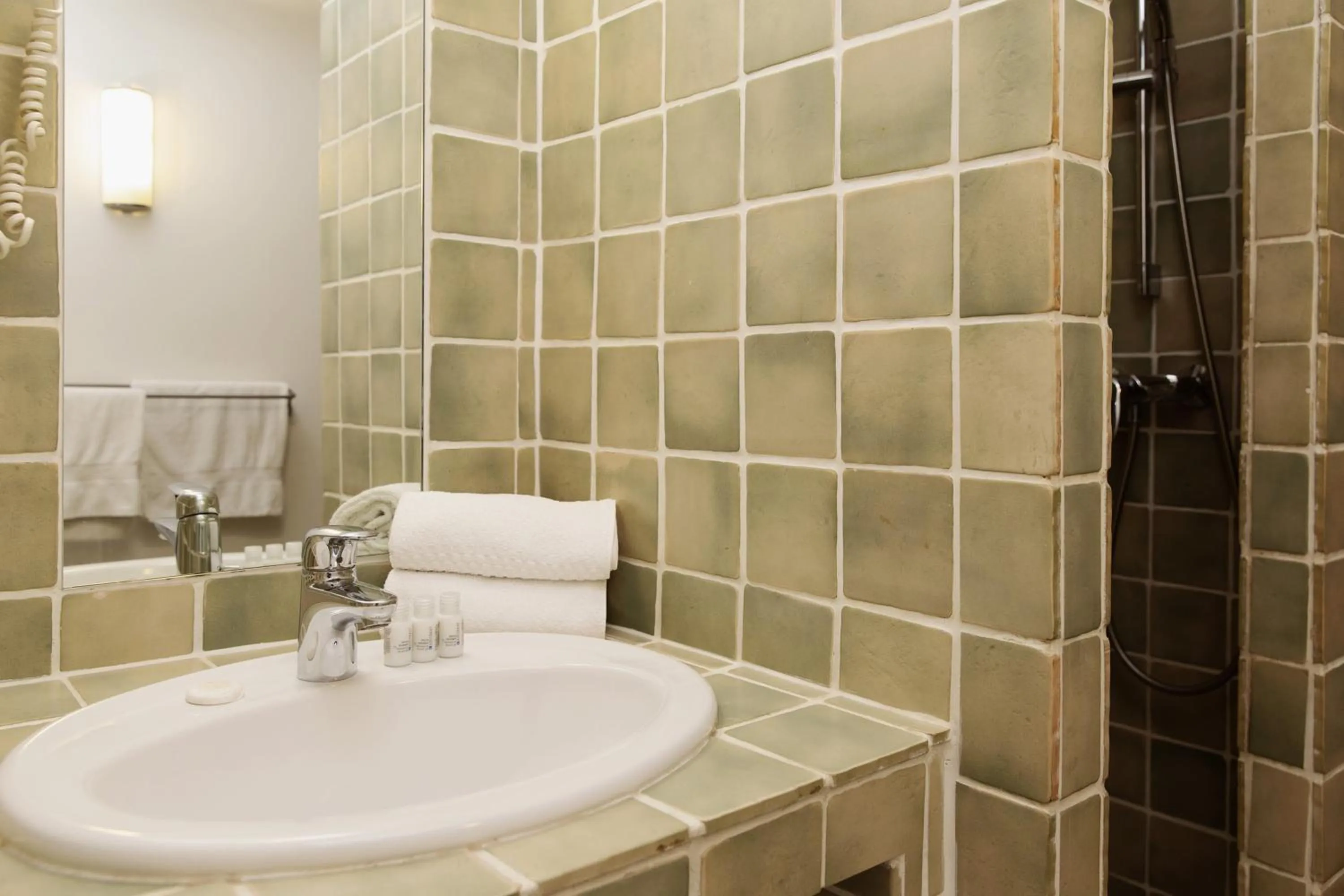 Bathroom in Coq Hotel