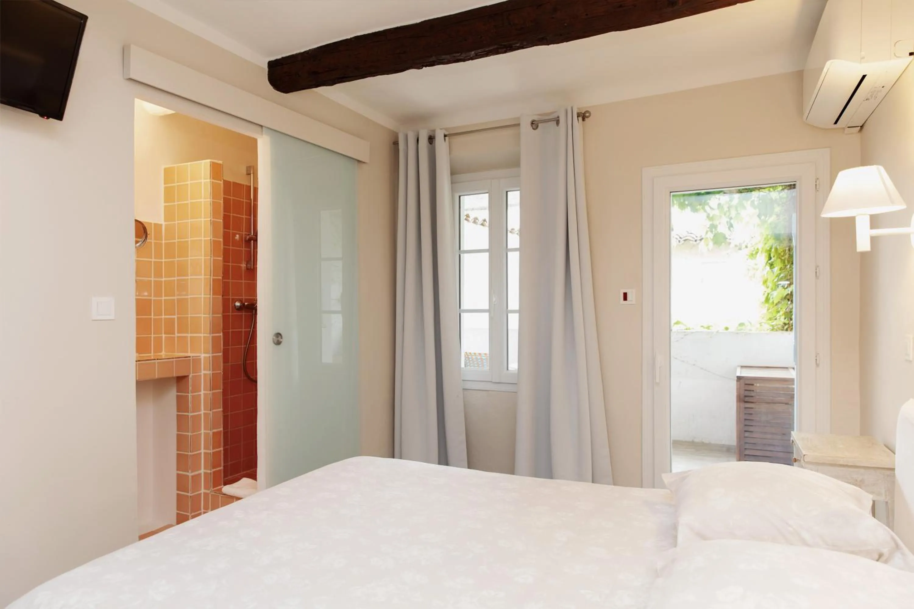 Bedroom, Bed in Coq Hotel