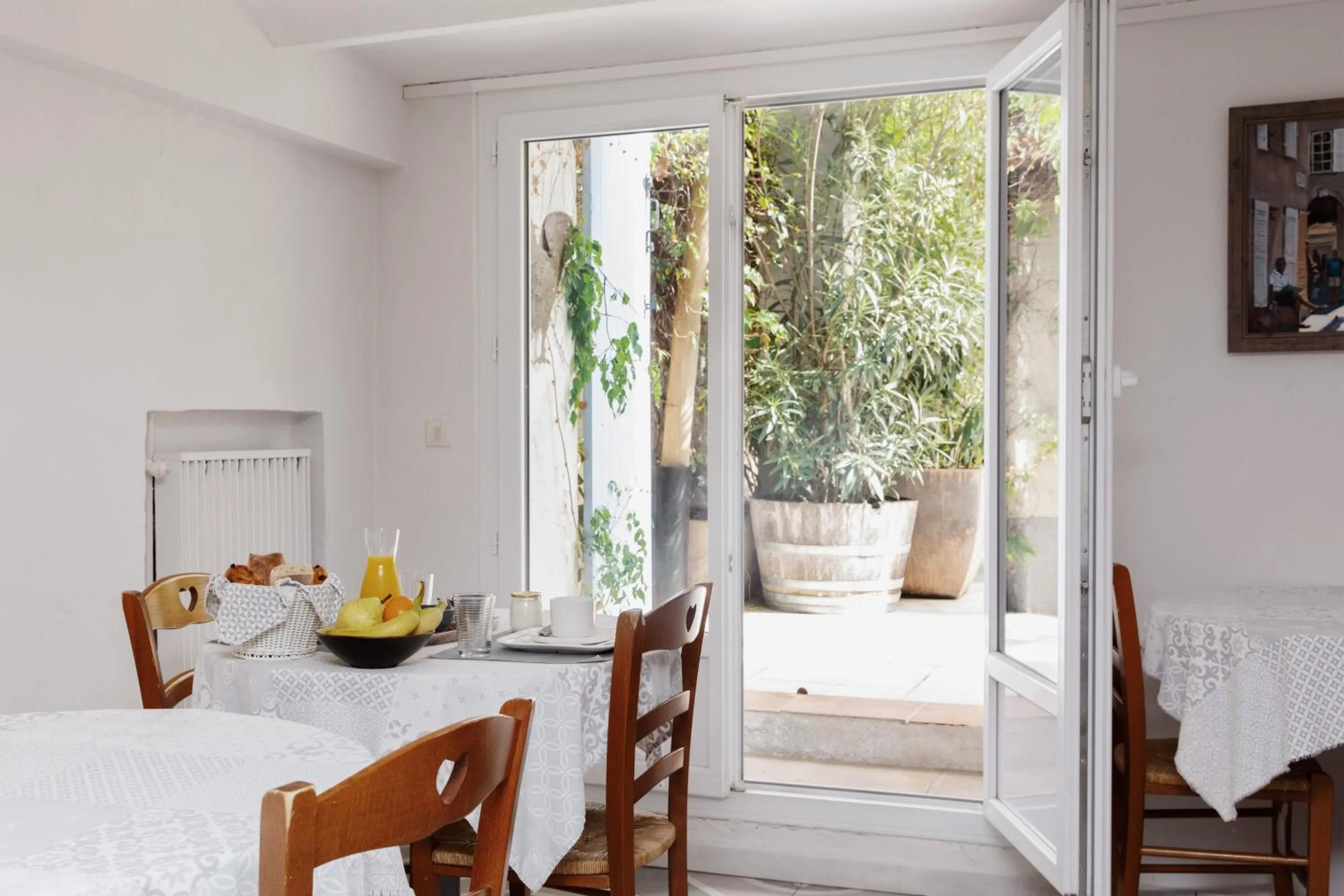 Dining area in Coq Hotel