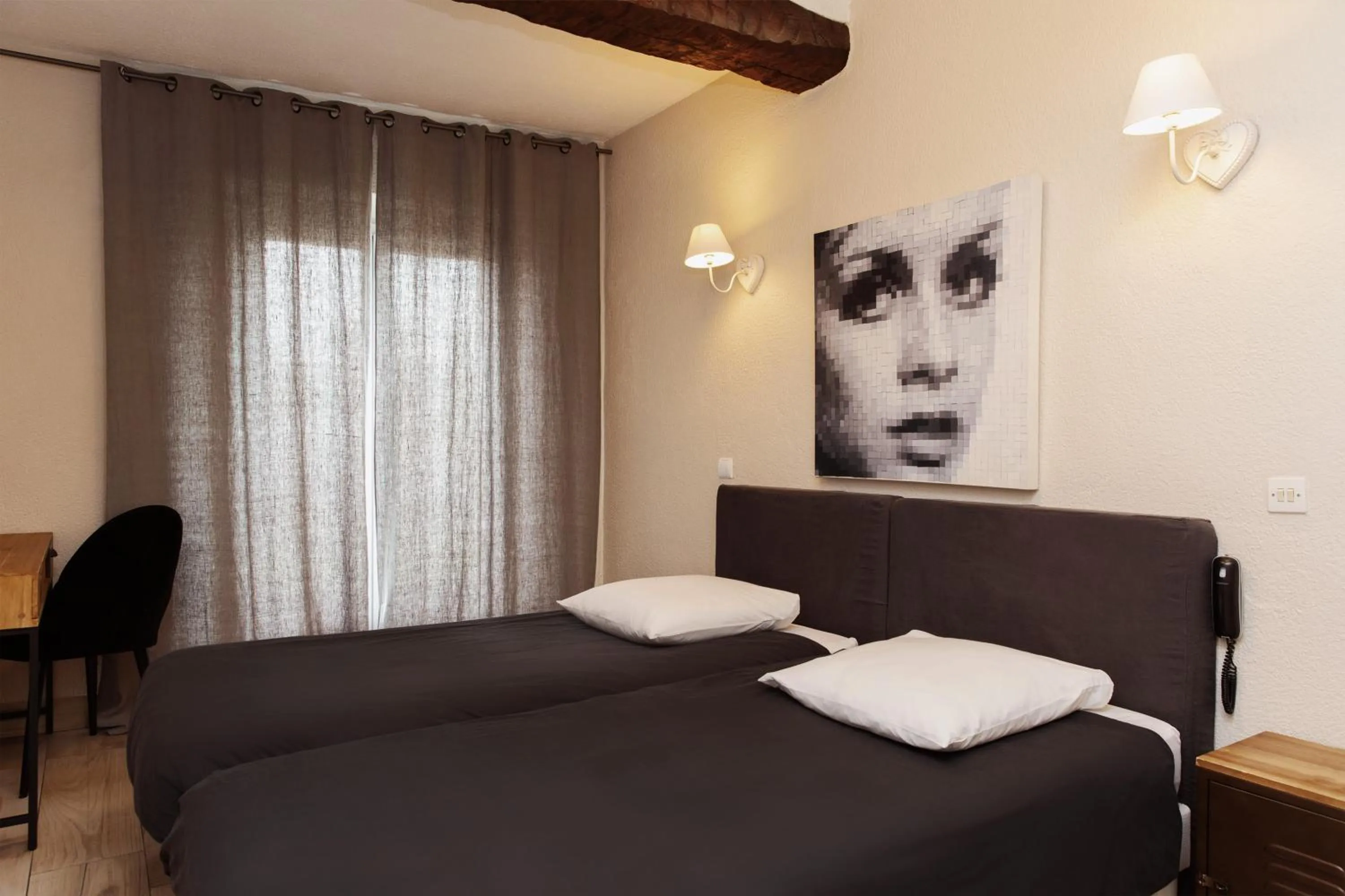 Bedroom, Bed in Coq Hotel