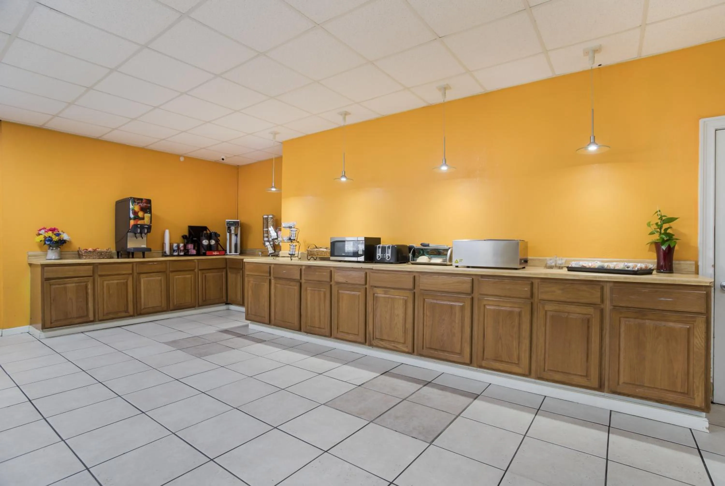 Food in Americas Best Value Inn Tulsa I-44