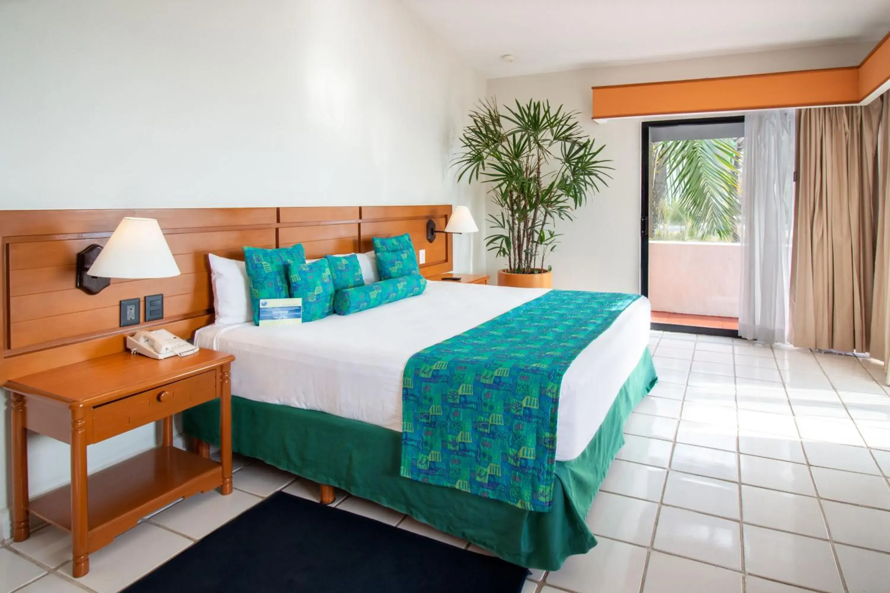 Suite - single occupancy in Plaza Pelicanos Club Beach Resort All Inclusive Suite - single occupancy in Plaza Pelicanos Club Beach Resort All Inclusive