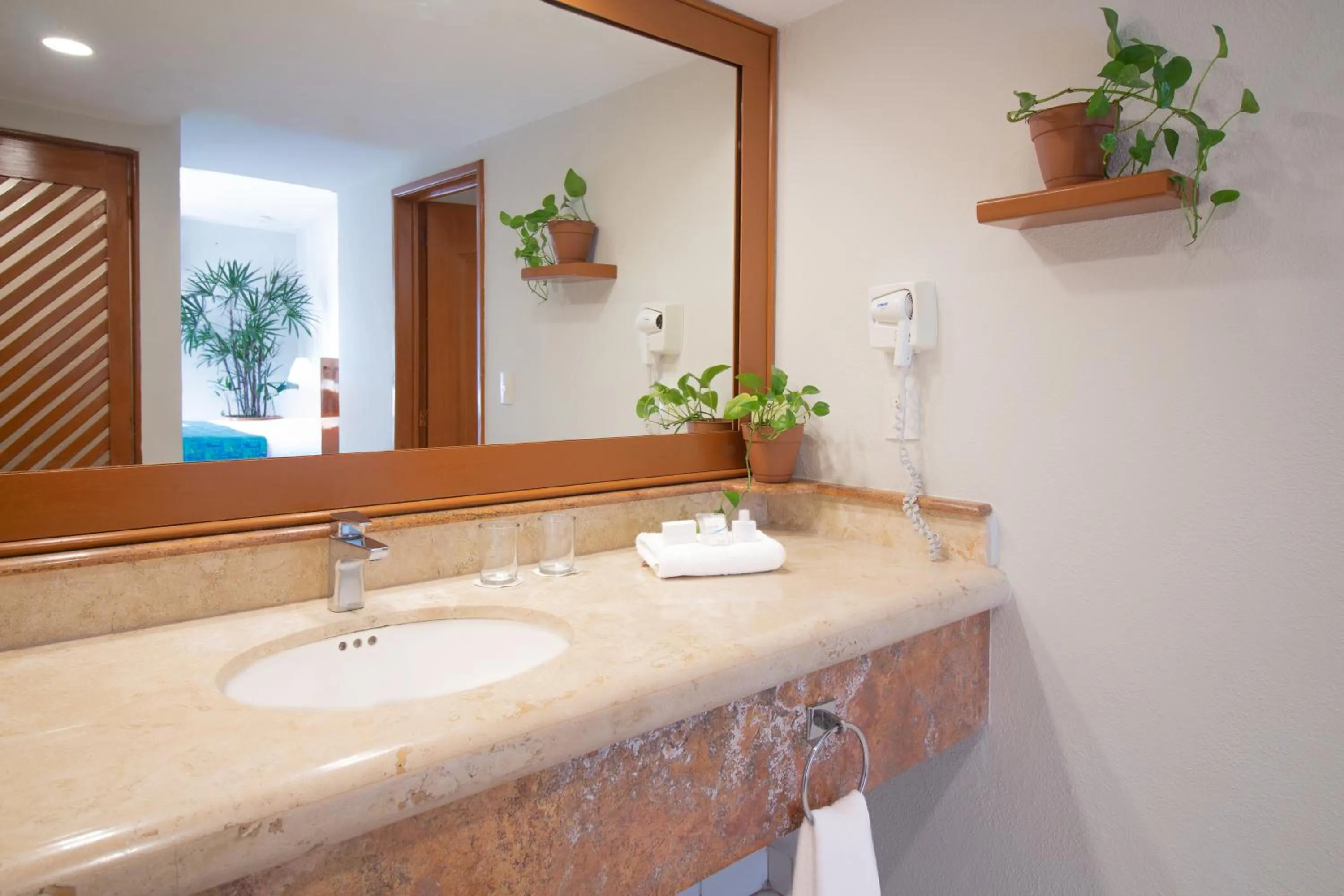 Bathroom in Plaza Pelicanos Club Beach Resort All Inclusive