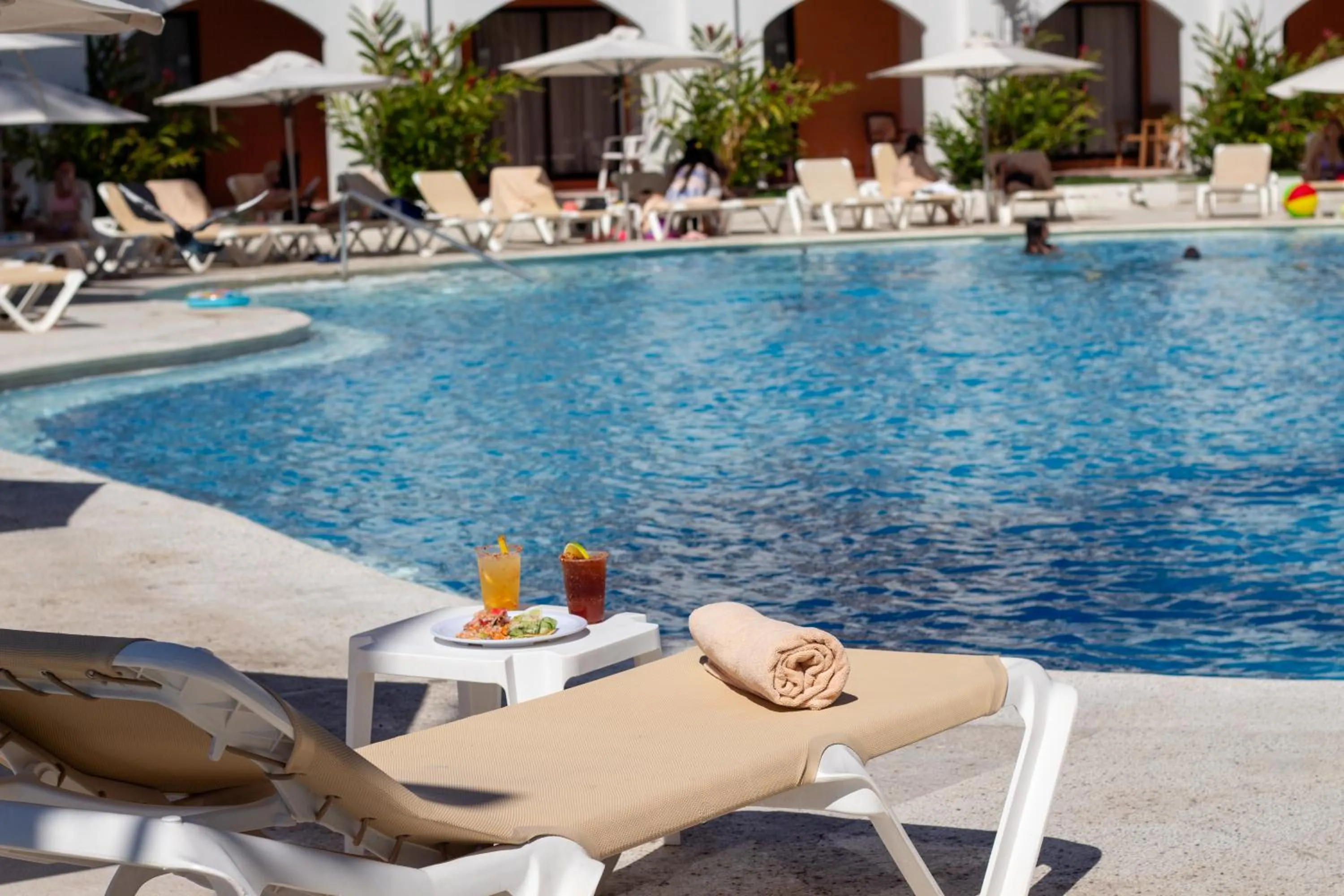 Food and drinks in Plaza Pelicanos Club Beach Resort All Inclusive