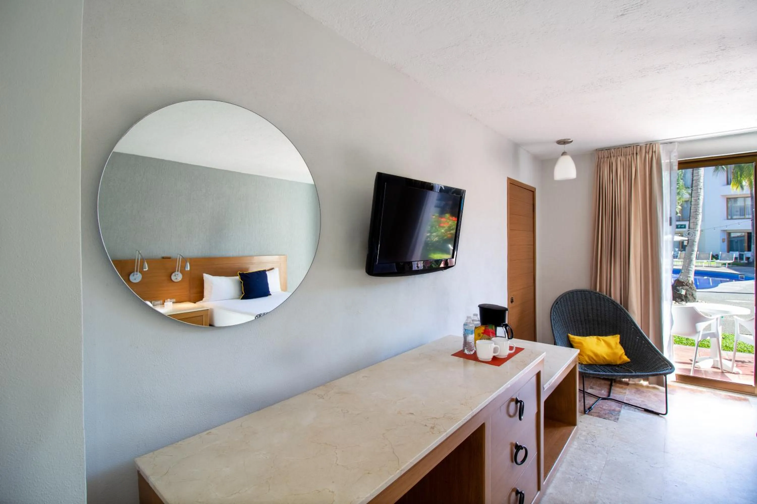 Communal lounge/ TV room in Plaza Pelicanos Club Beach Resort All Inclusive