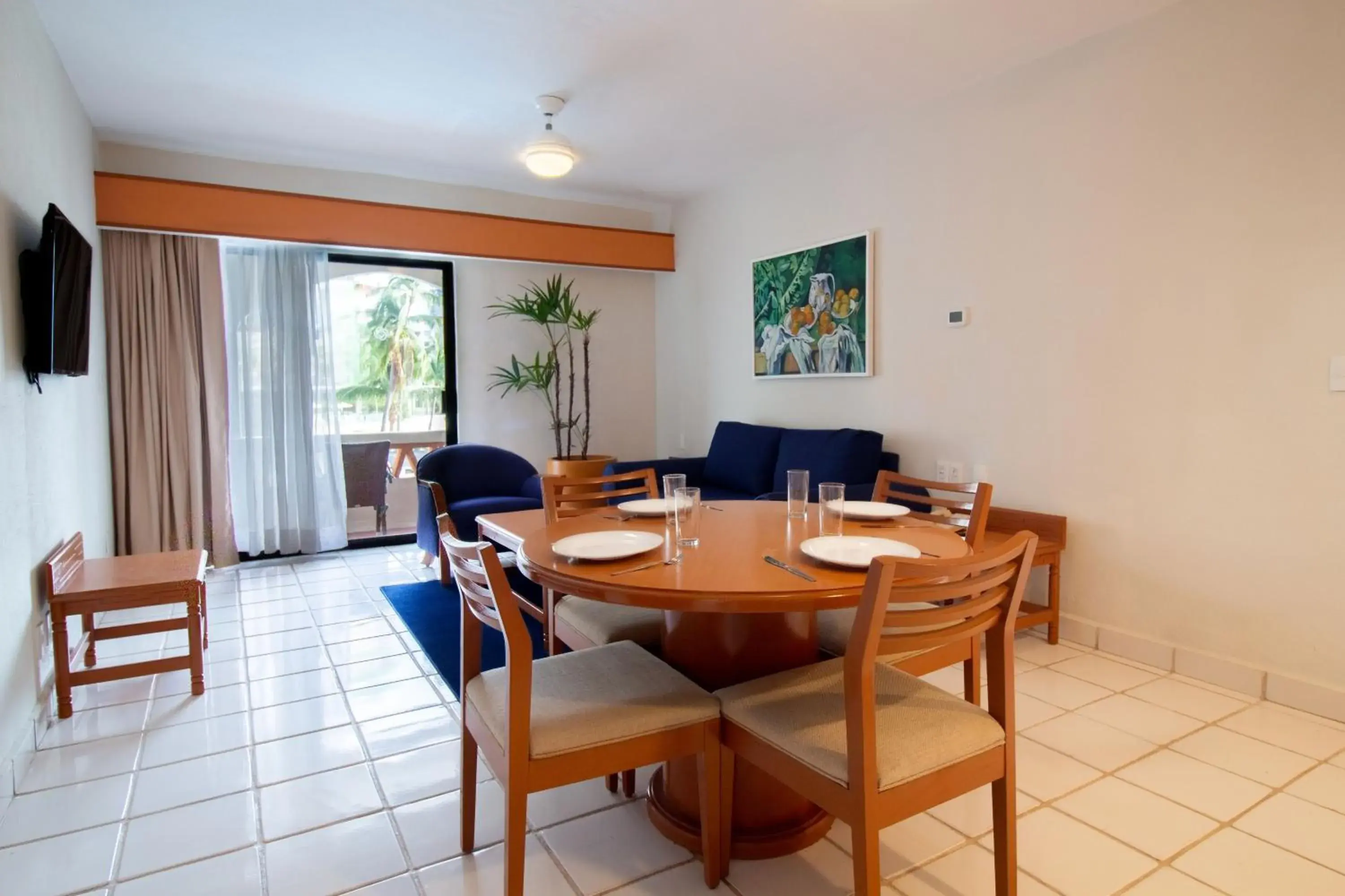 Suite - single occupancy in Plaza Pelicanos Club Beach Resort All Inclusive Suite - single occupancy in Plaza Pelicanos Club Beach Resort All Inclusive