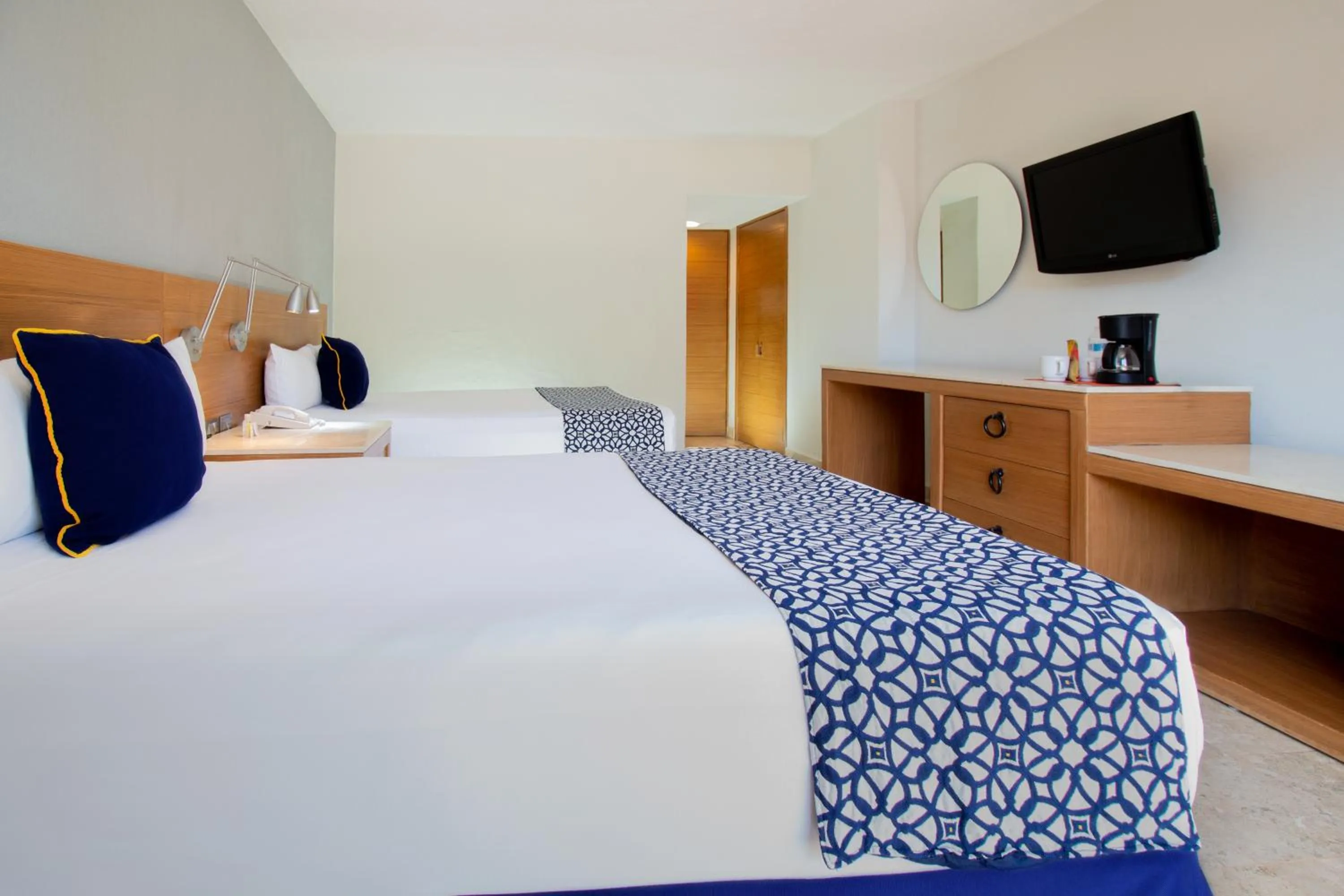 Bedroom, Bed in Plaza Pelicanos Club Beach Resort All Inclusive