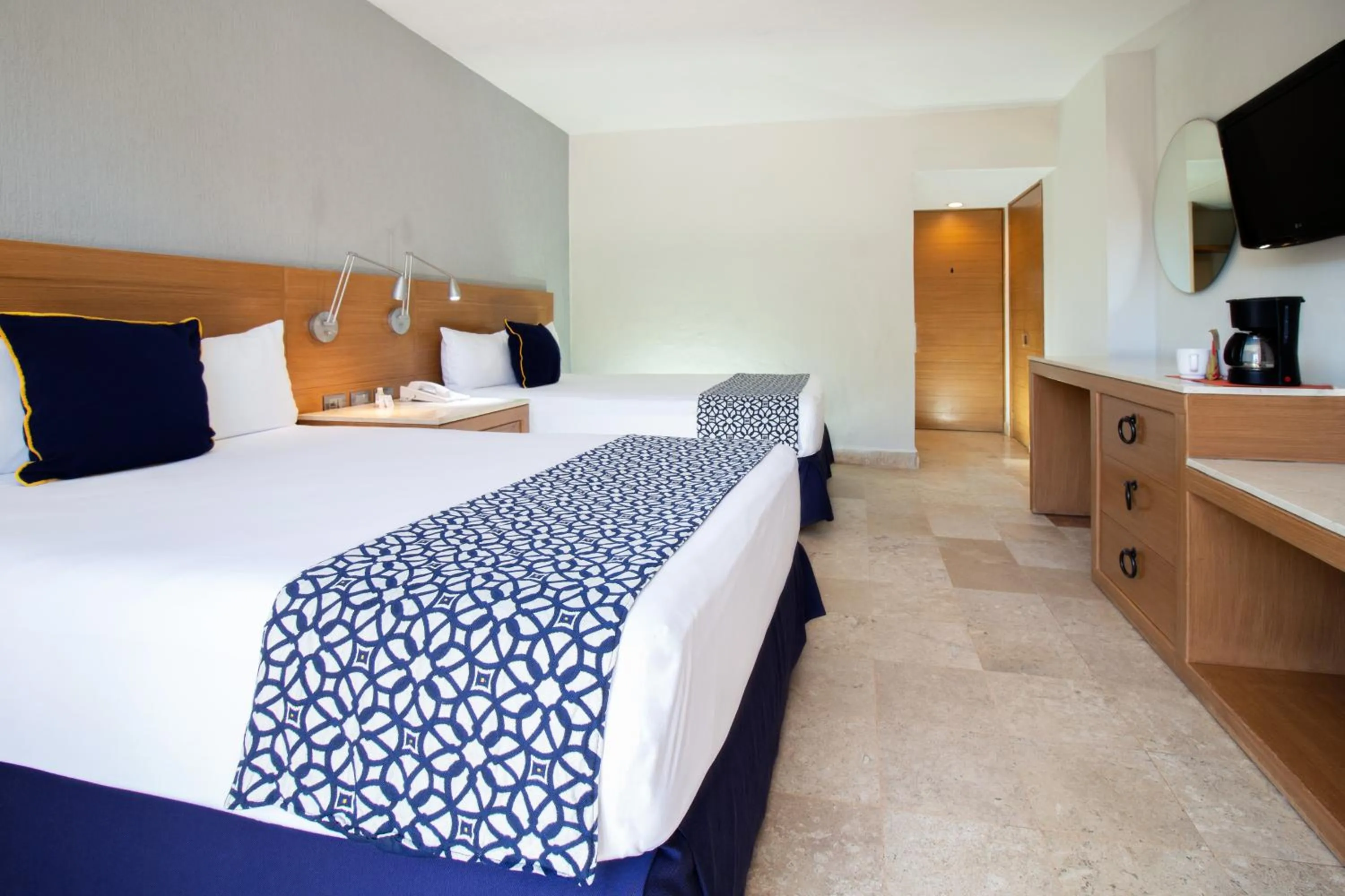 Bedroom, Bed in Plaza Pelicanos Club Beach Resort All Inclusive