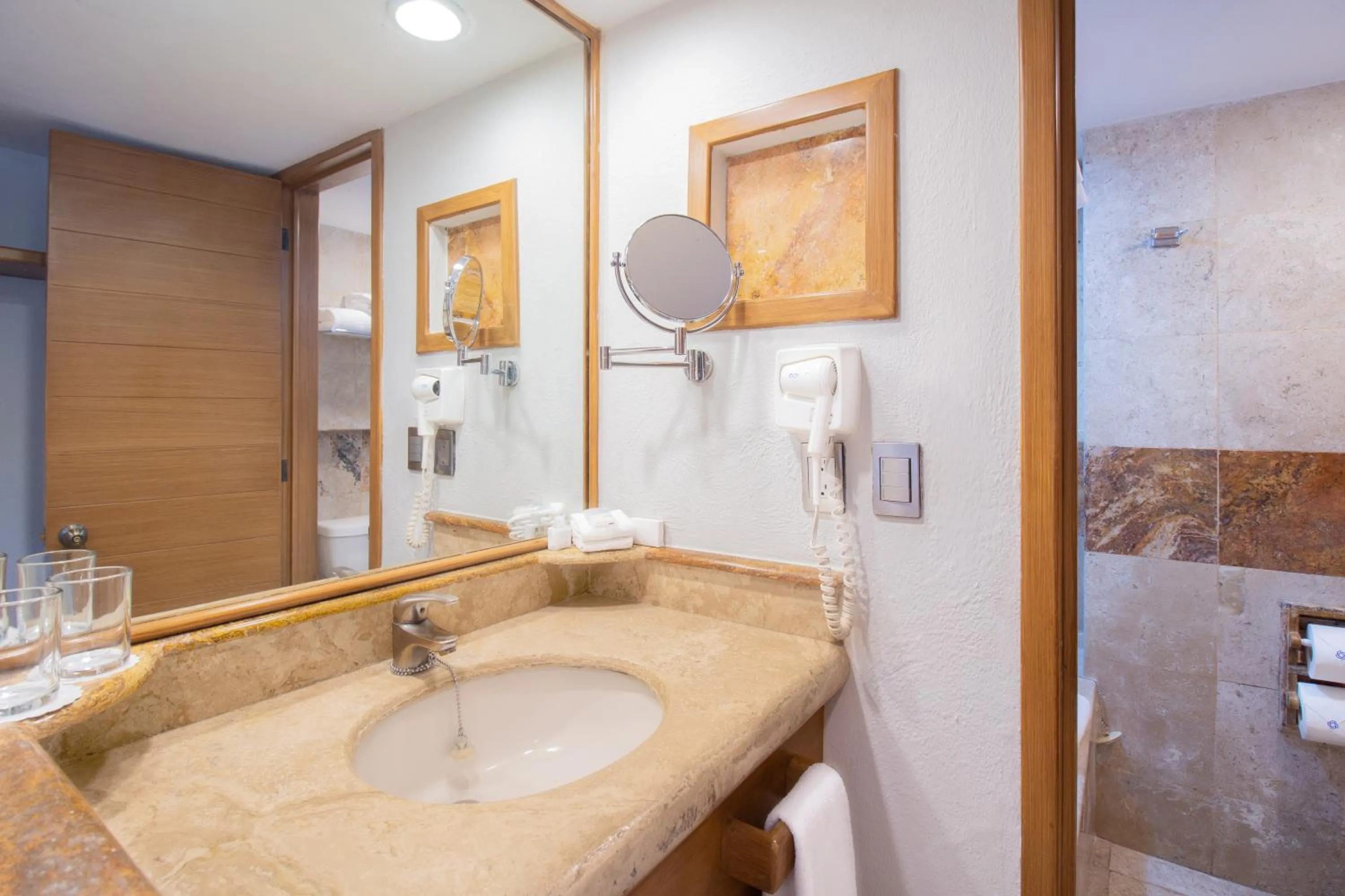 Bathroom in Plaza Pelicanos Club Beach Resort All Inclusive