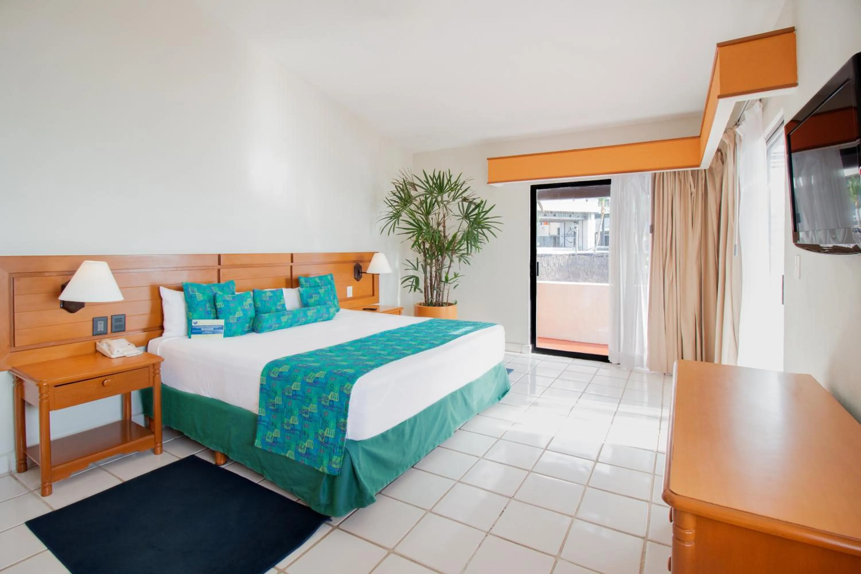 View (from property/room), Bed in Plaza Pelicanos Club Beach Resort All Inclusive