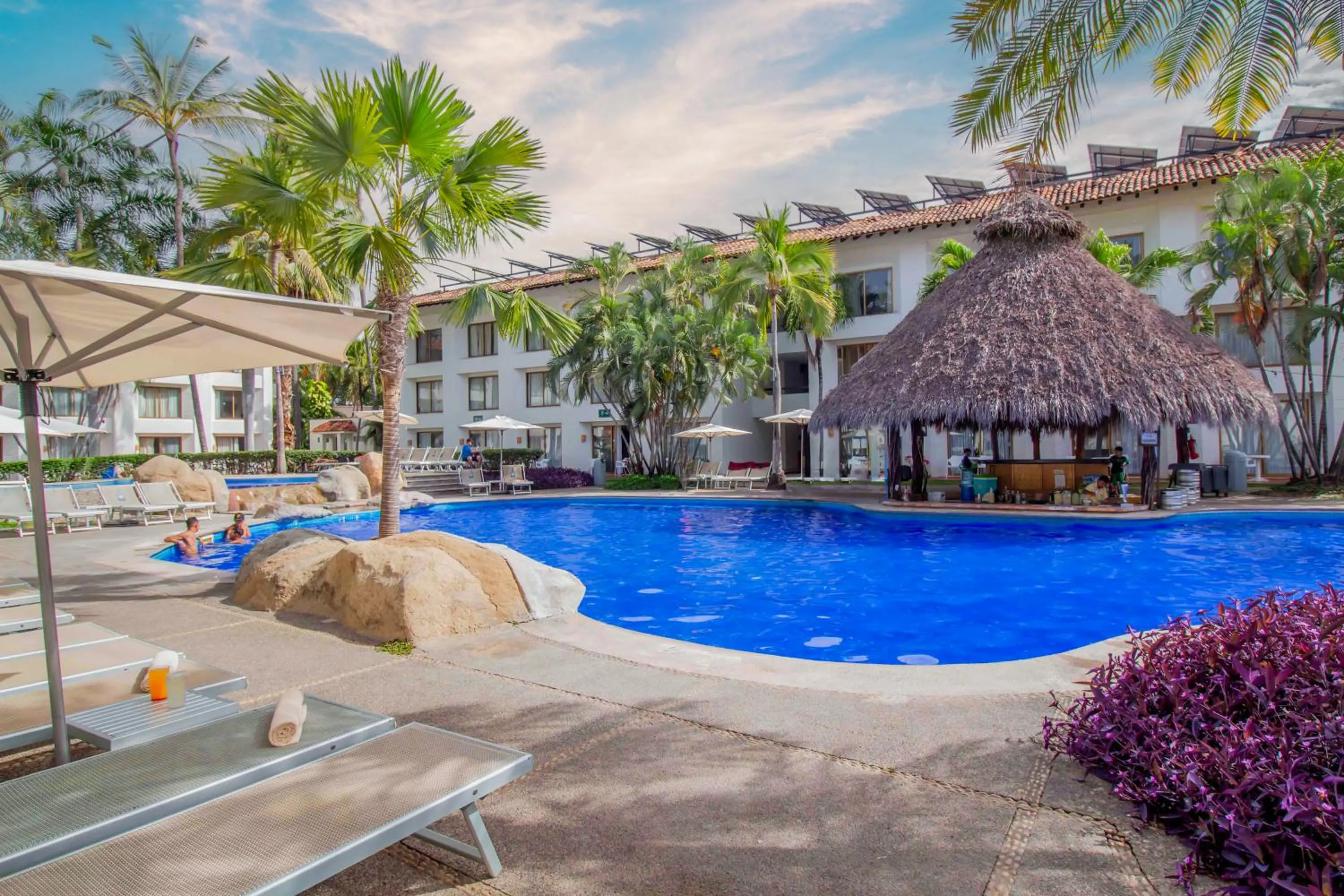 Swimming pool in Plaza Pelicanos Club Beach Resort All Inclusive