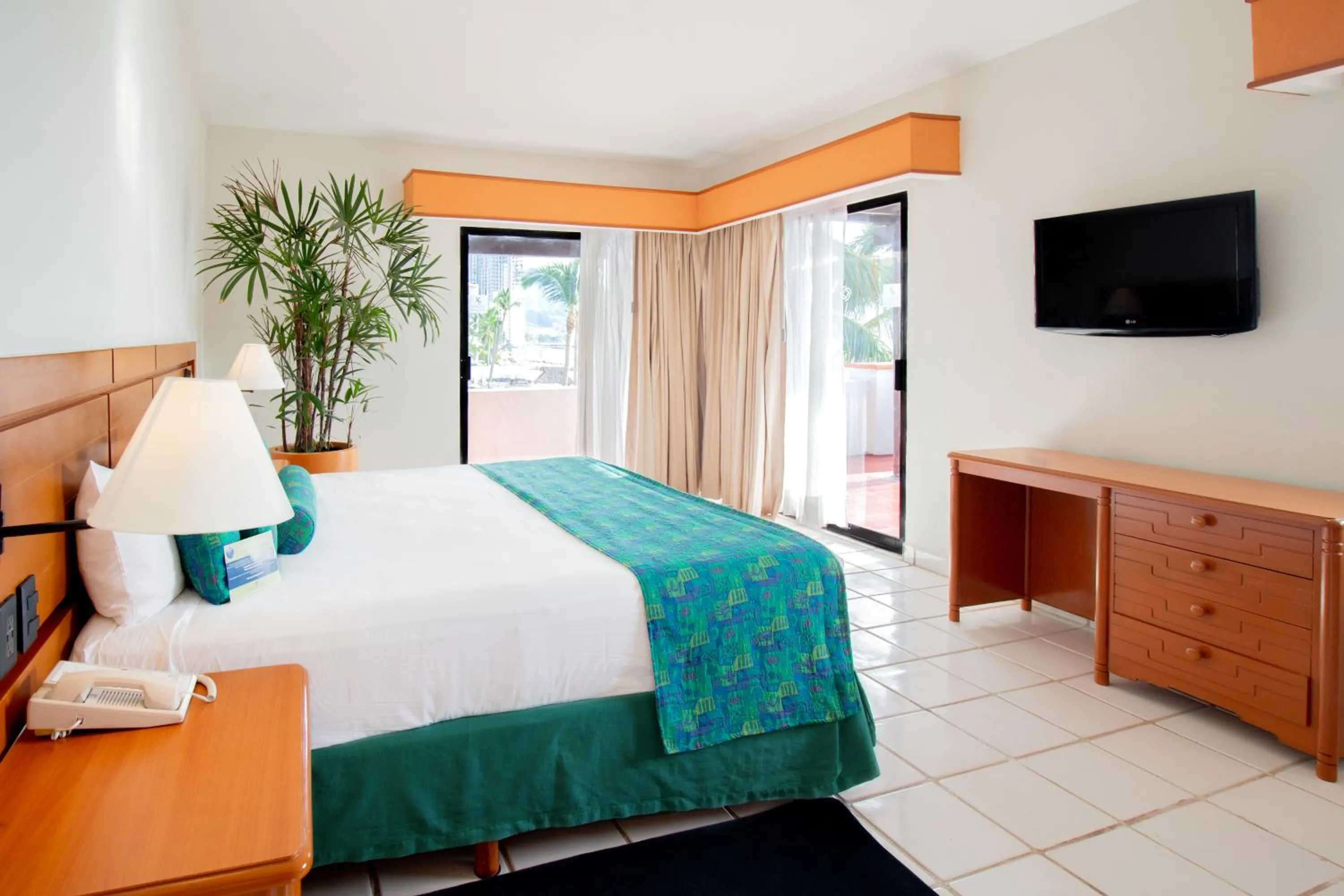 View (from property/room), Bed in Plaza Pelicanos Club Beach Resort All Inclusive