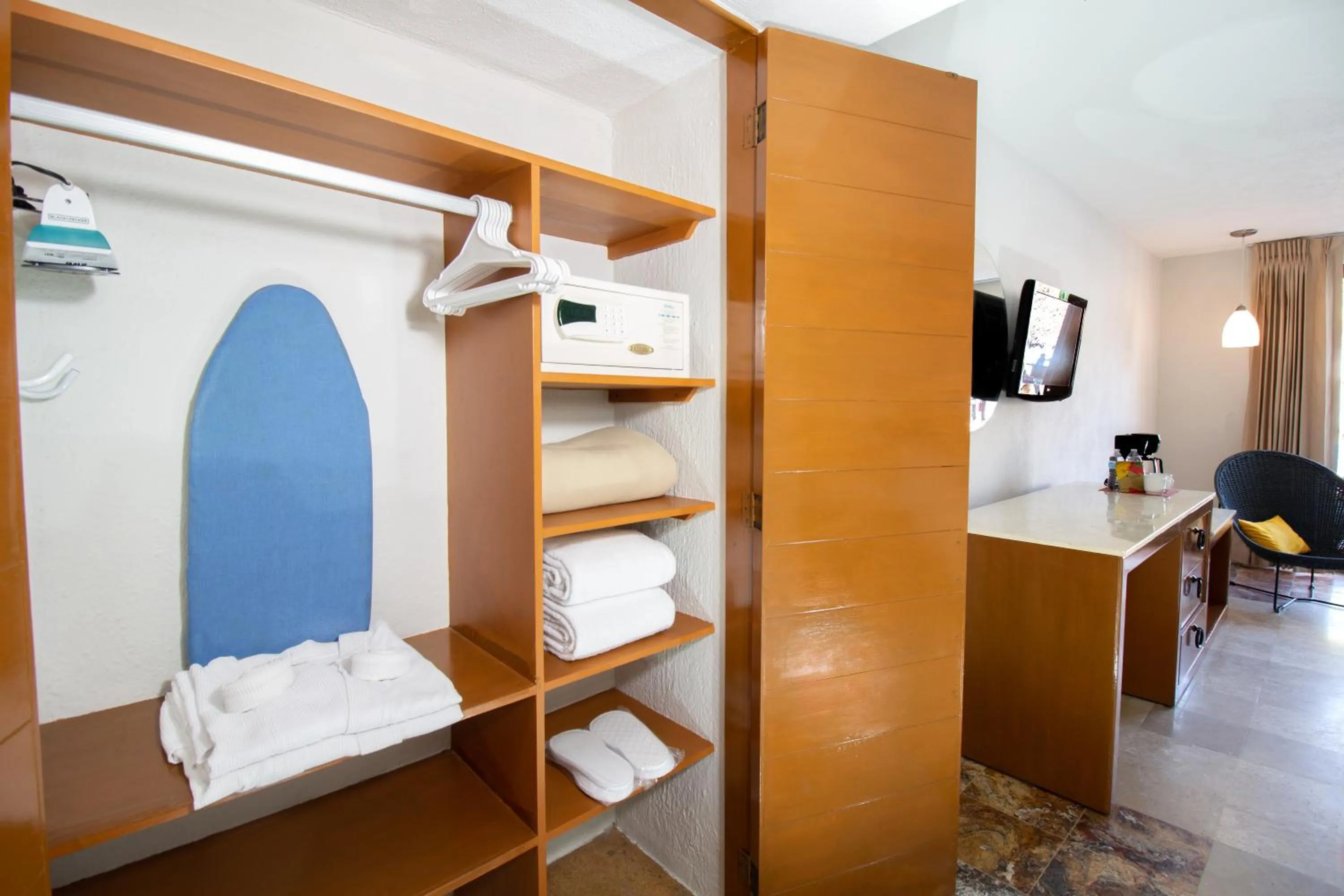 flat iron in Plaza Pelicanos Club Beach Resort All Inclusive