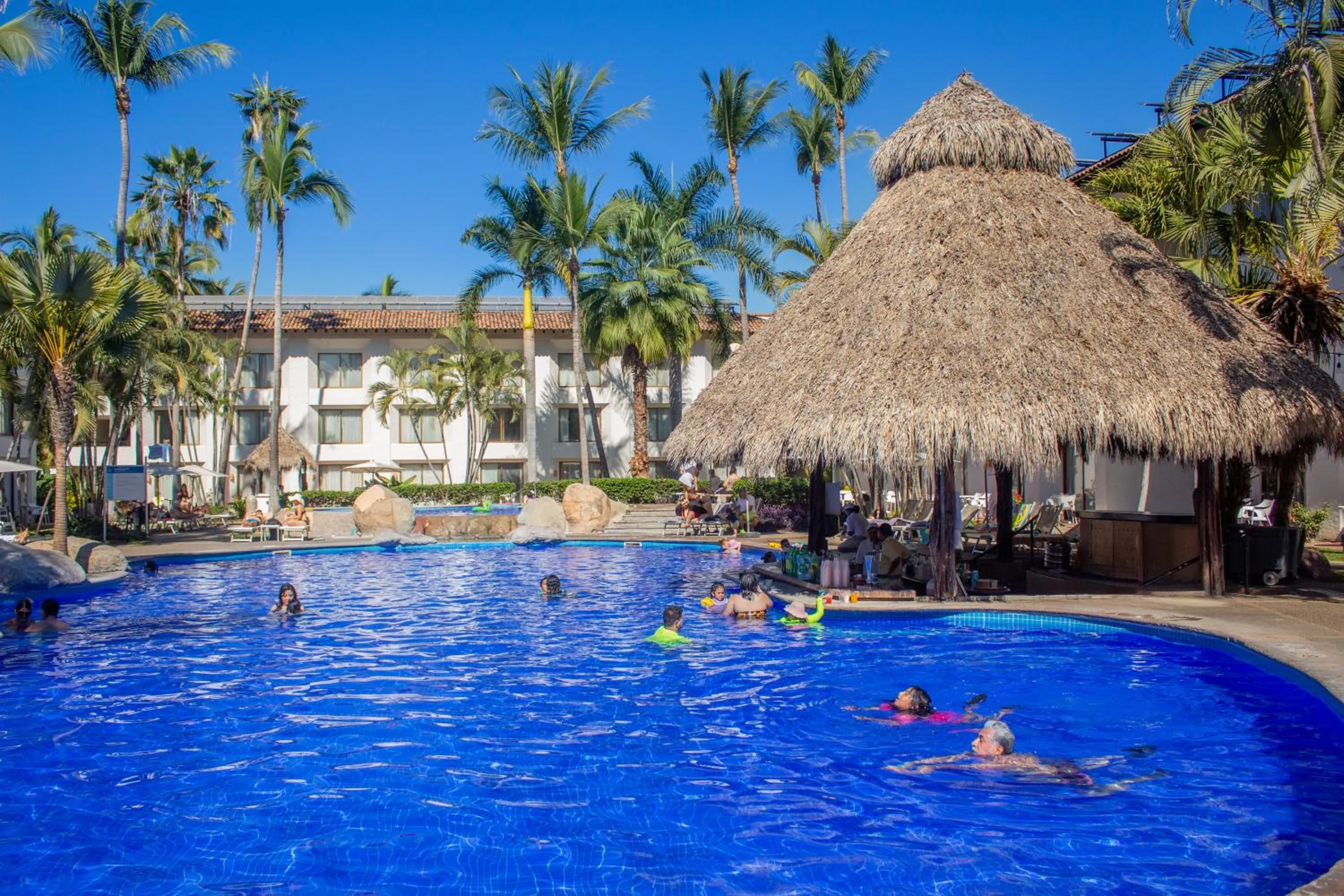 Swimming pool in Plaza Pelicanos Club Beach Resort All Inclusive