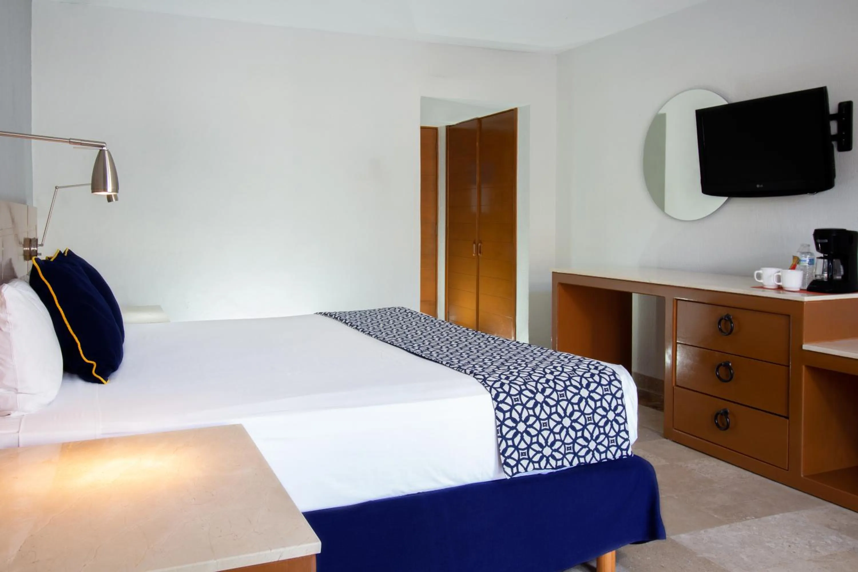 Bed in Plaza Pelicanos Club Beach Resort All Inclusive