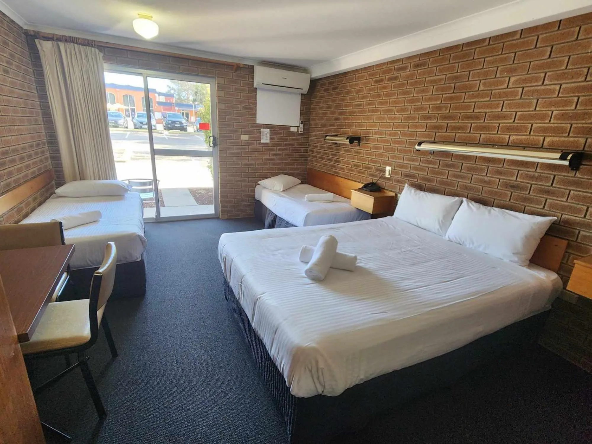 Bed in Corowa Golf Club Motel