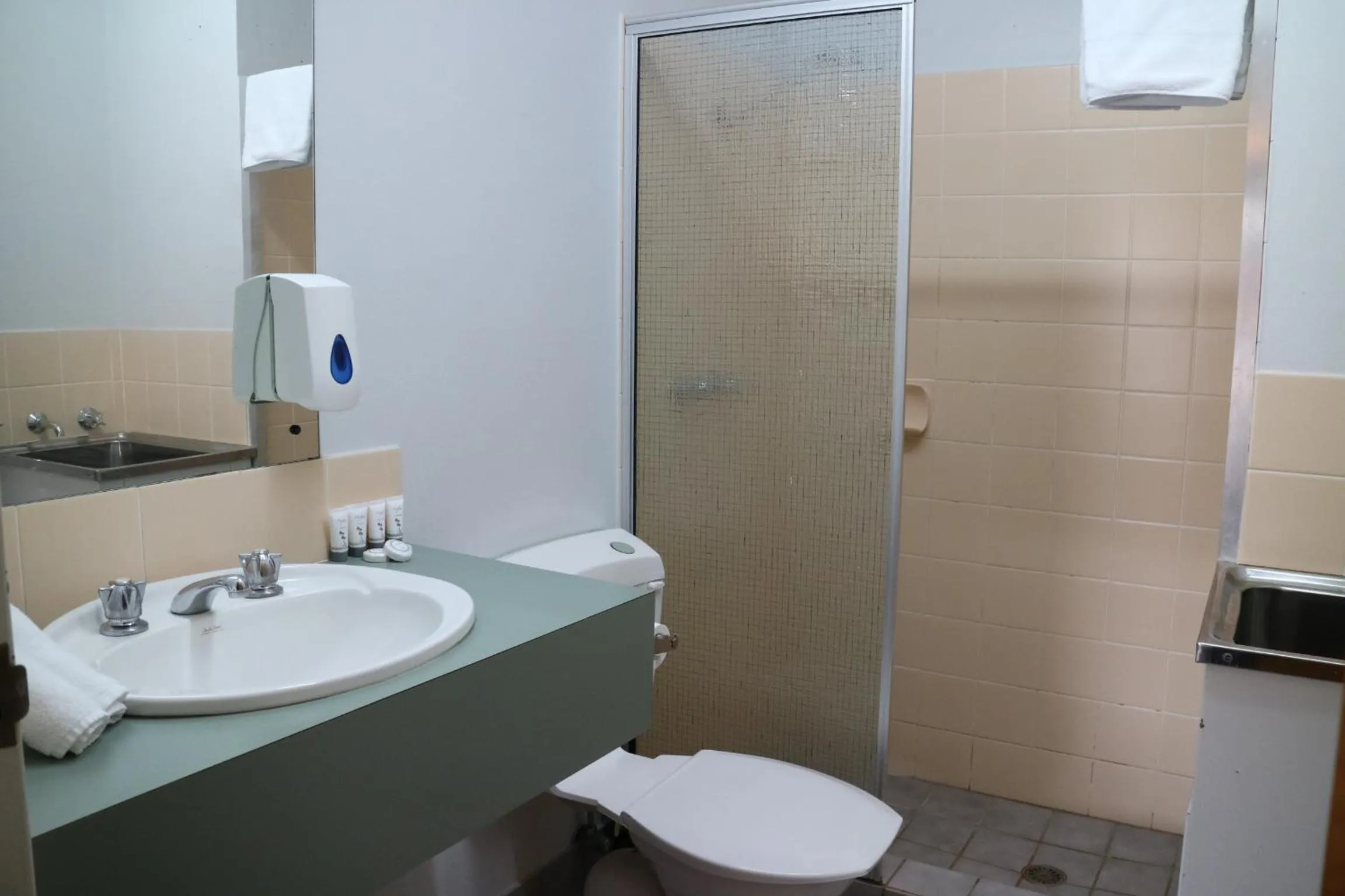 Bathroom in Corowa Golf Club Motel