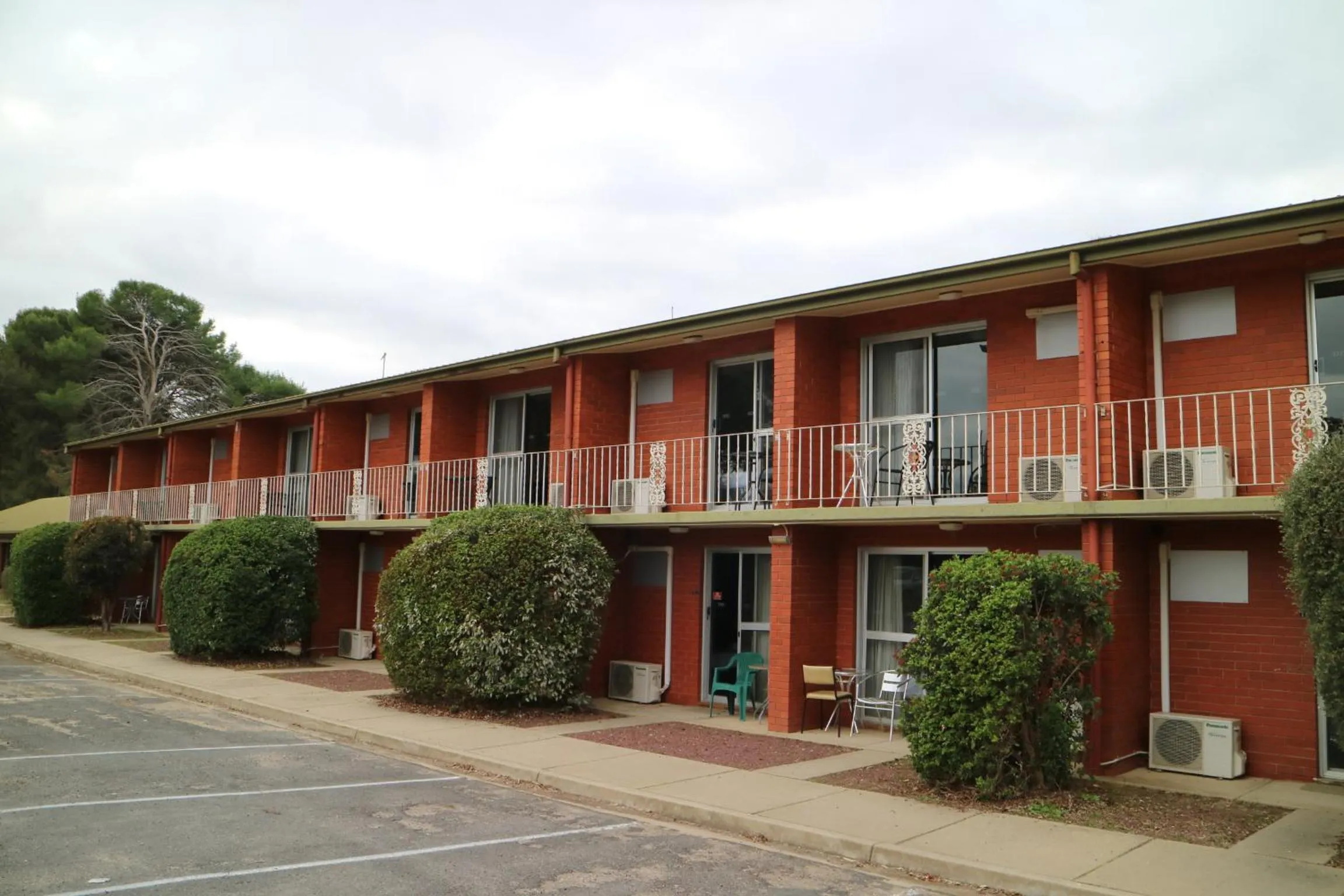 Property building in Corowa Golf Club Motel