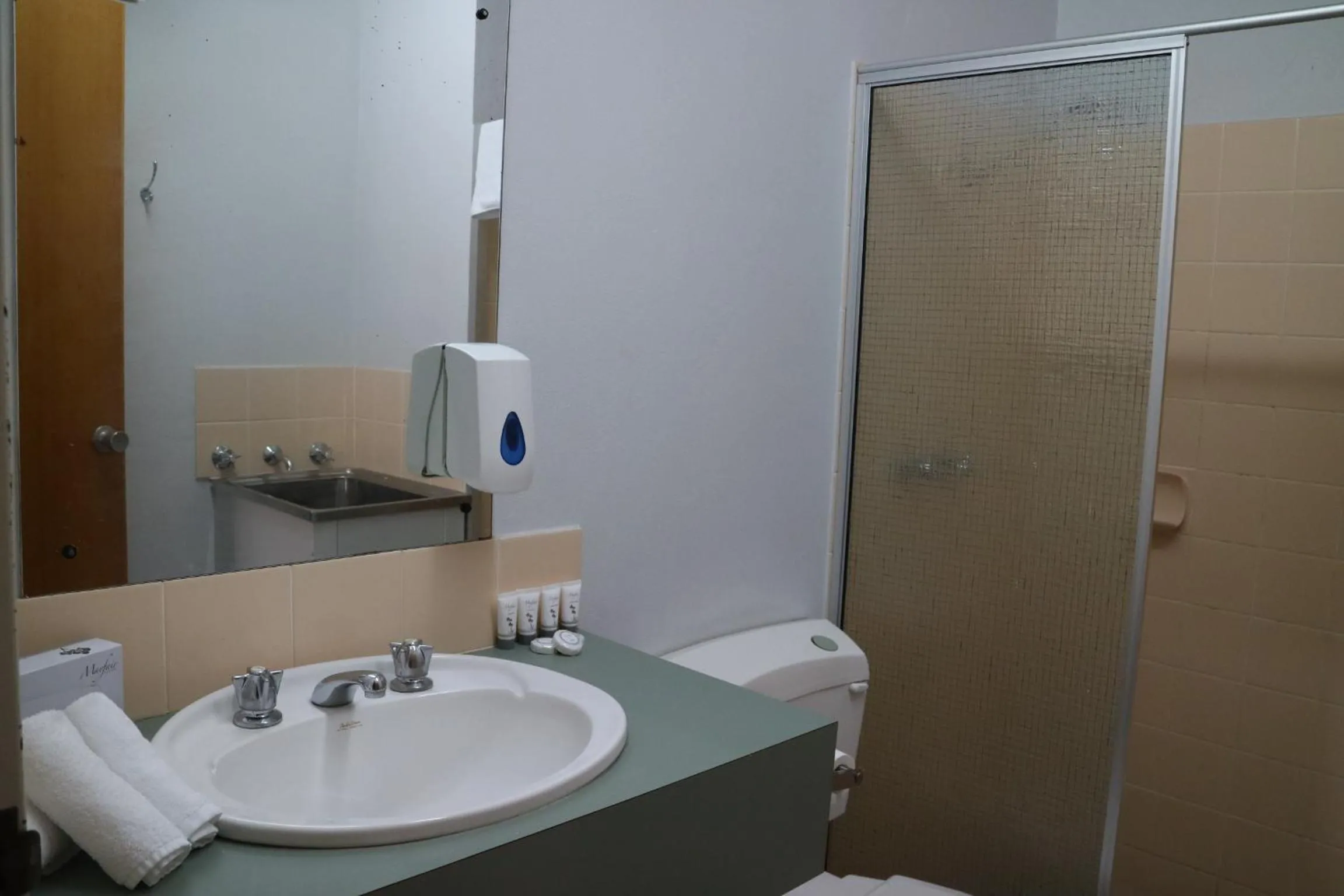 Public Bath in Corowa Golf Club Motel