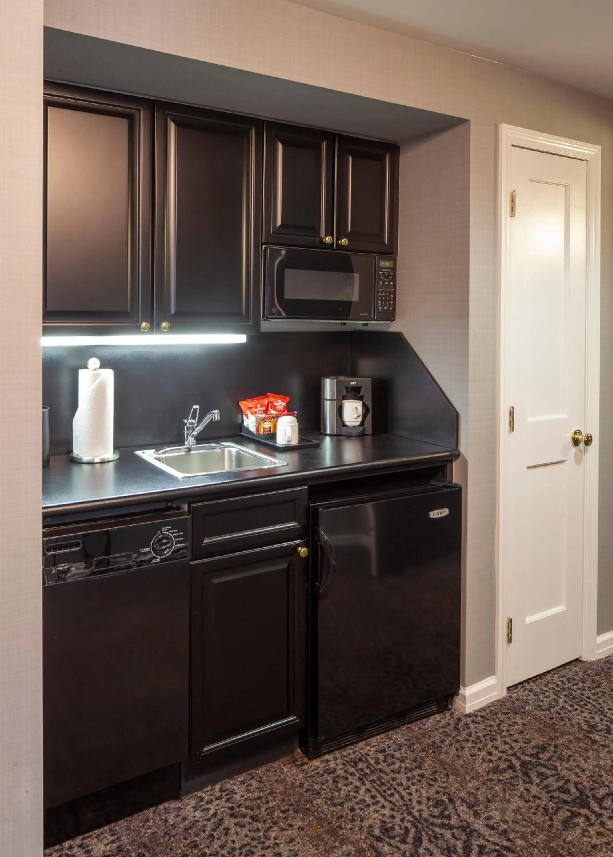 Kitchen or kitchenette in The Manhattan Club