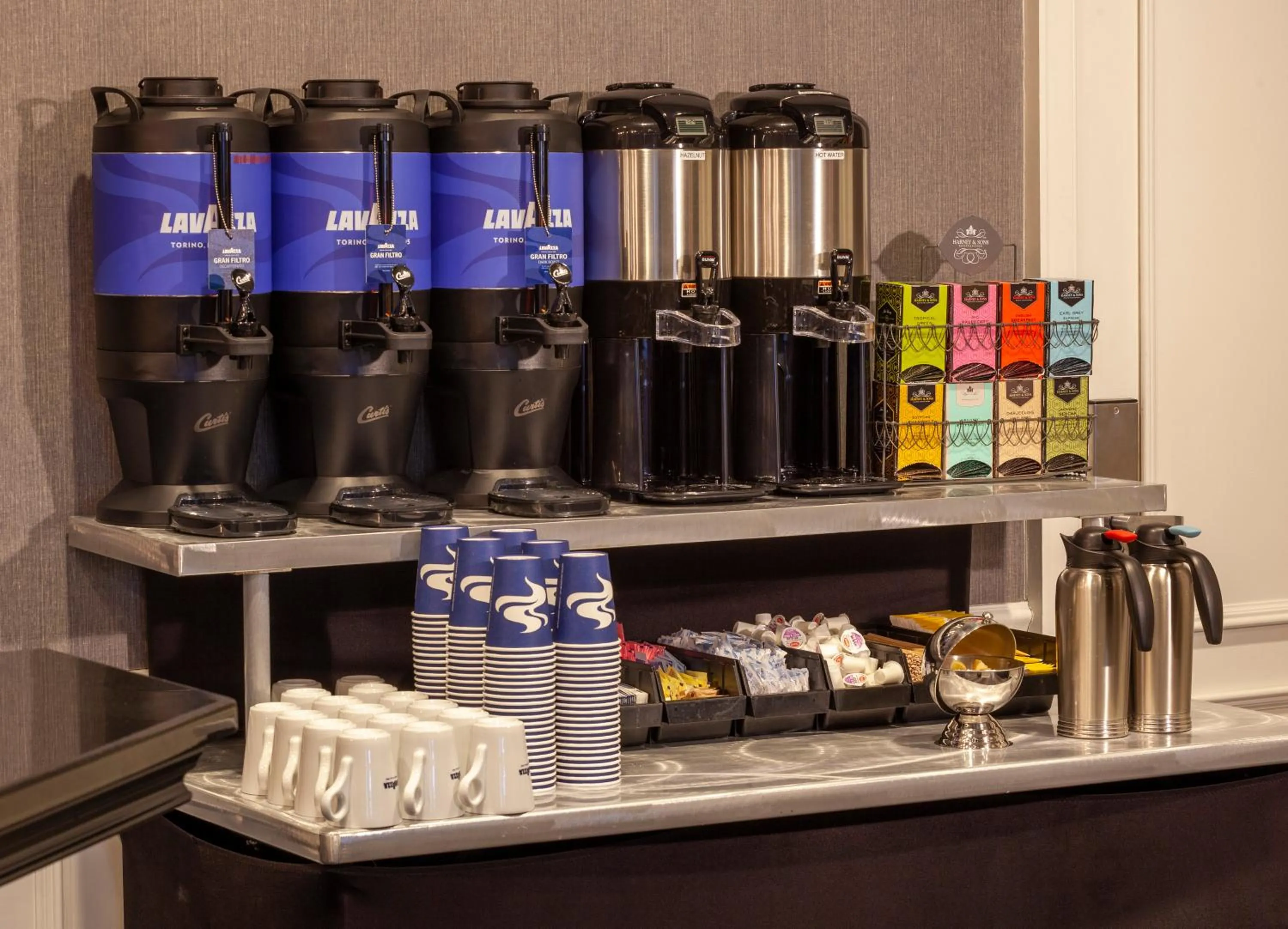 Coffee/tea facilities in The Manhattan Club