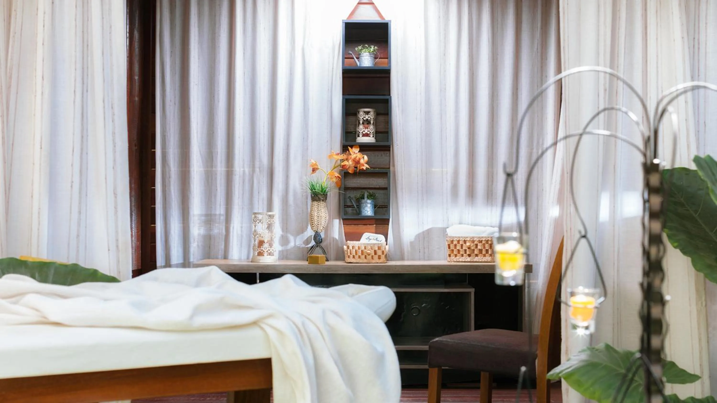 Spa and wellness centre/facilities, Bed in Long Beach