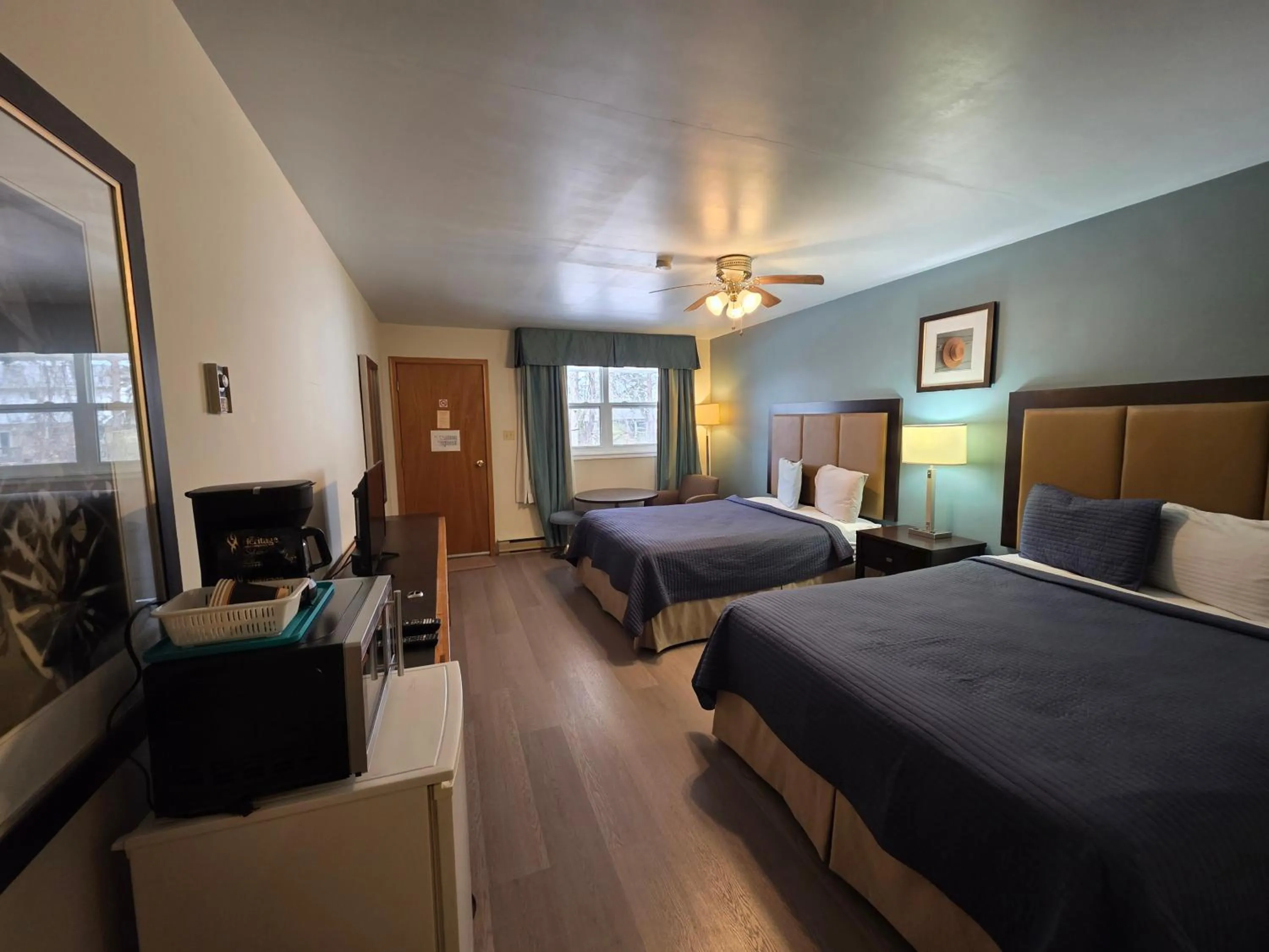 Bed in Shenstone Motor Inn and Restaurant