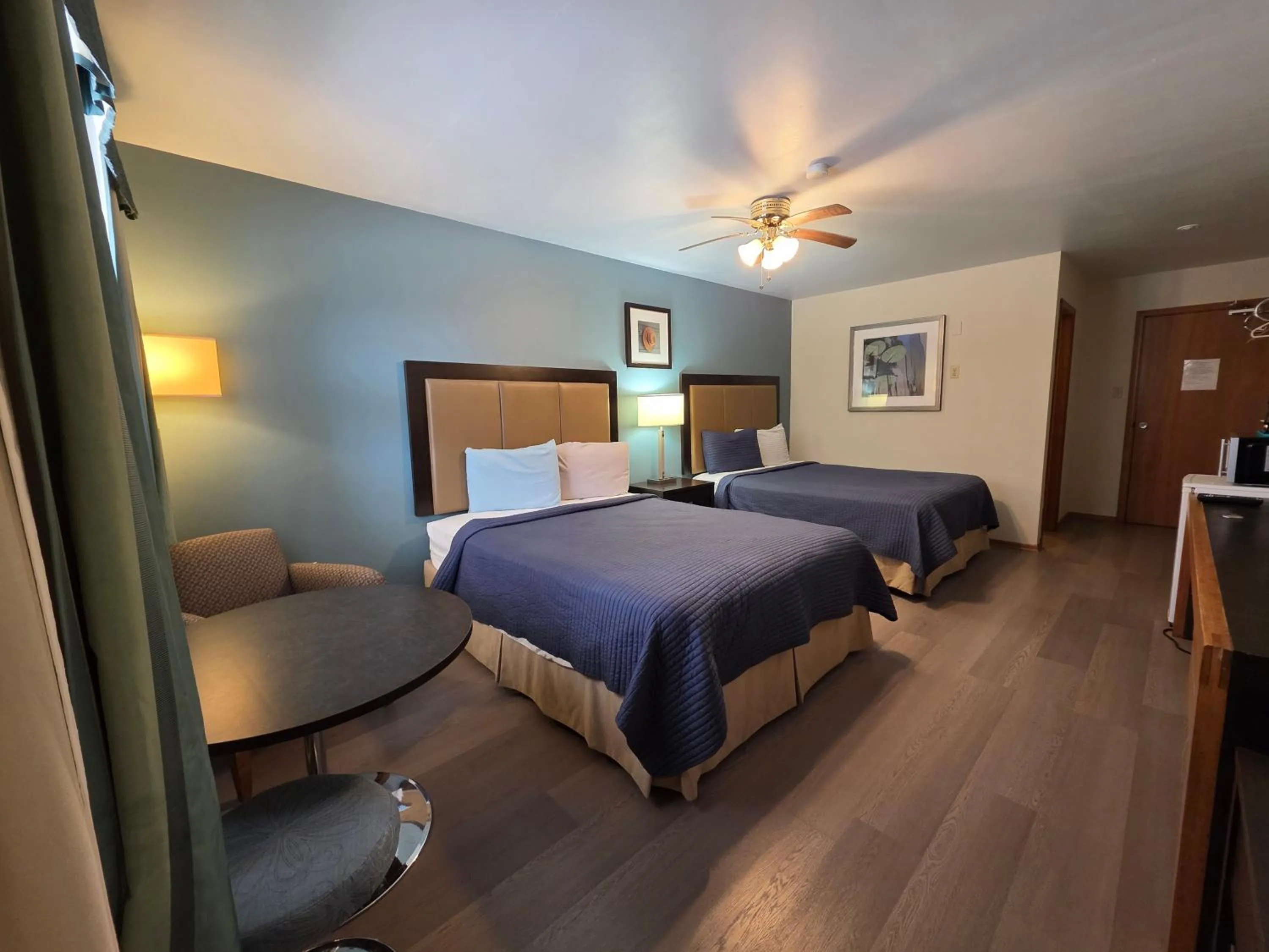 Bed in Shenstone Motor Inn and Restaurant