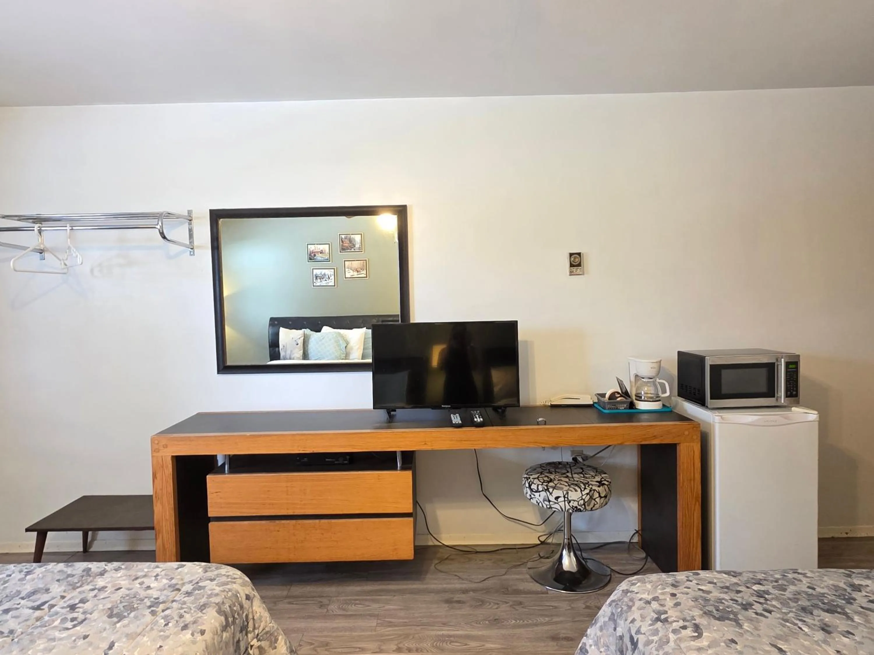 Bed in Shenstone Motor Inn and Restaurant