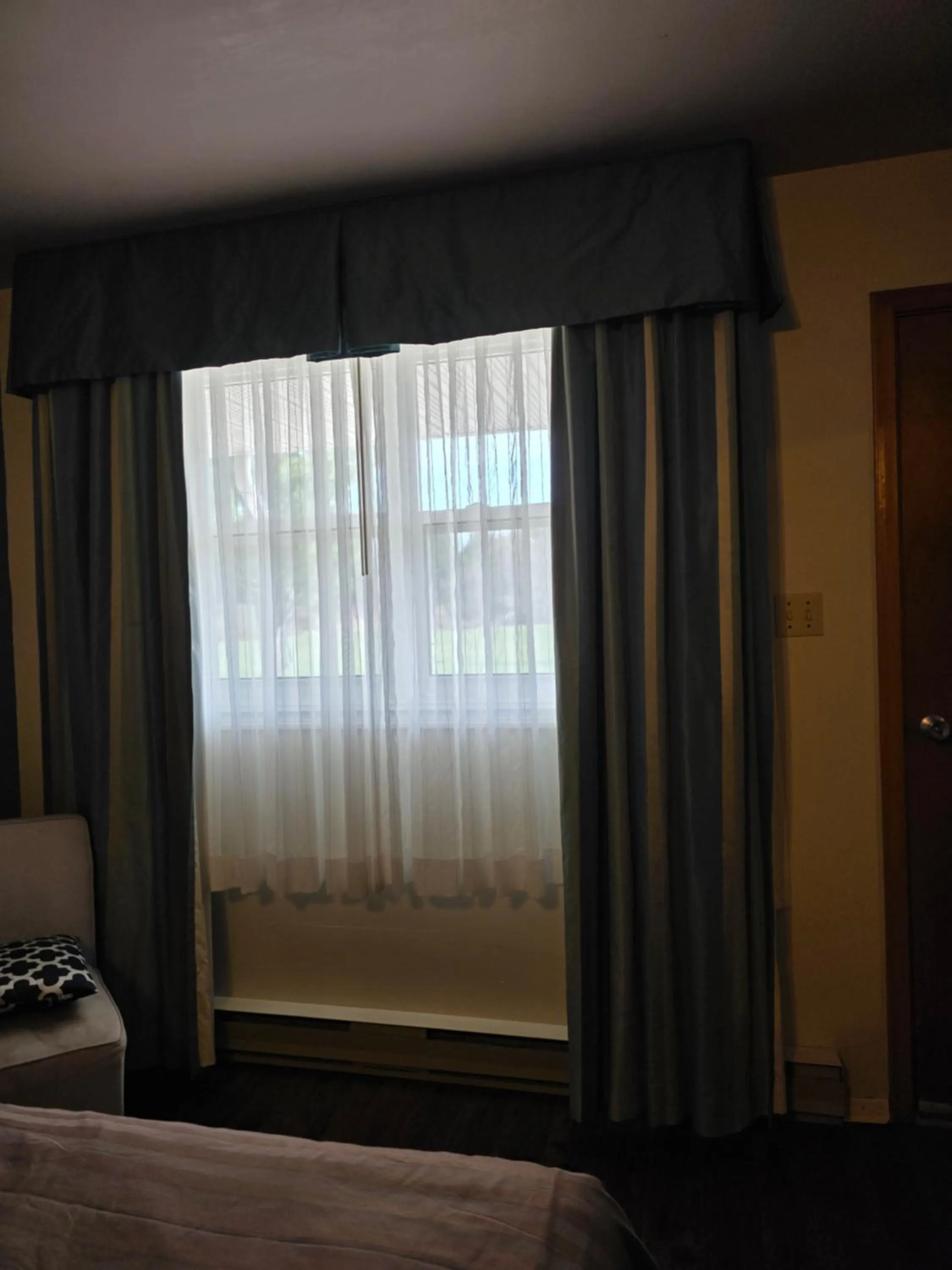 Bed in Shenstone Motor Inn and Restaurant