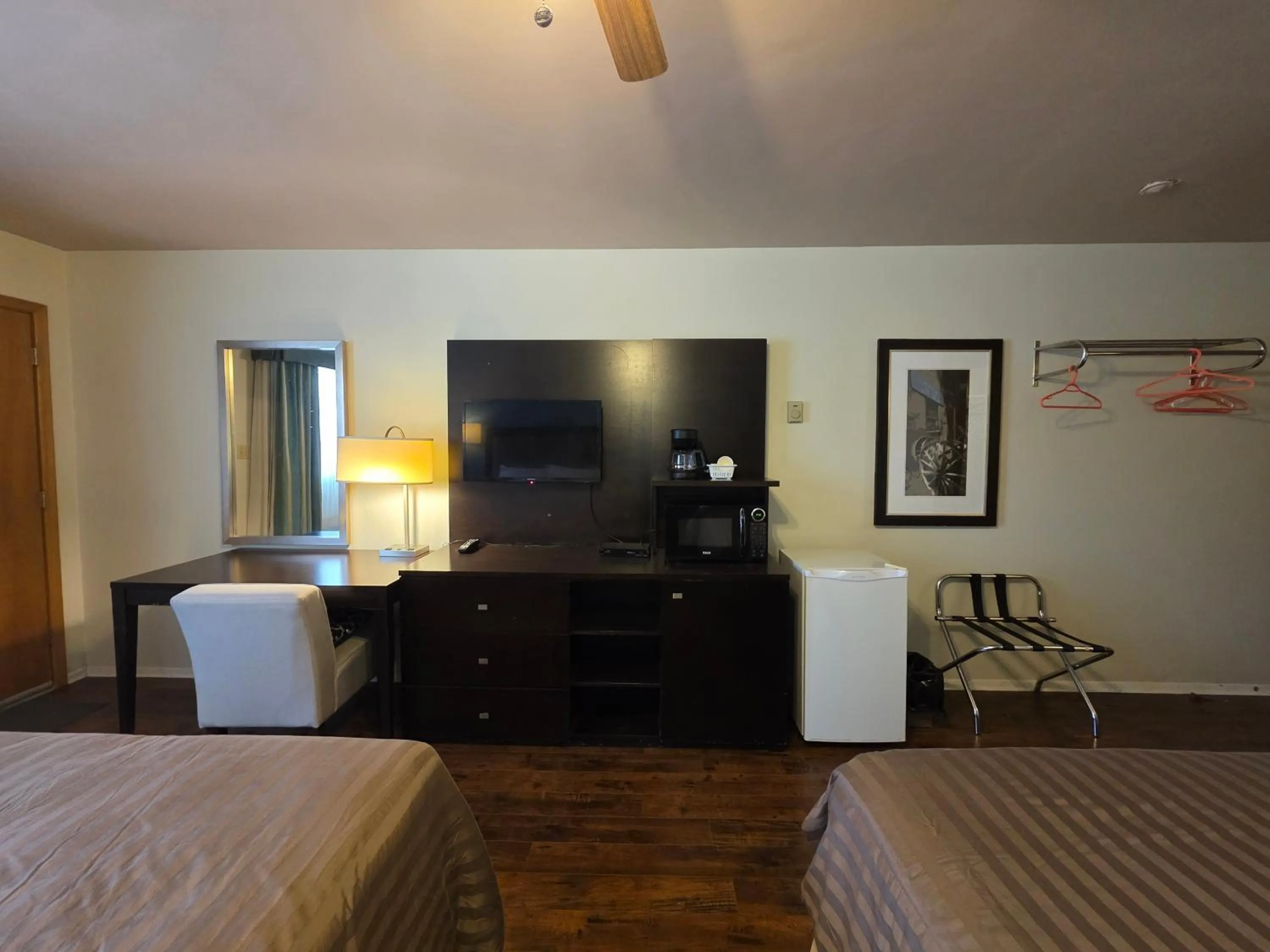 Bed in Shenstone Motor Inn and Restaurant