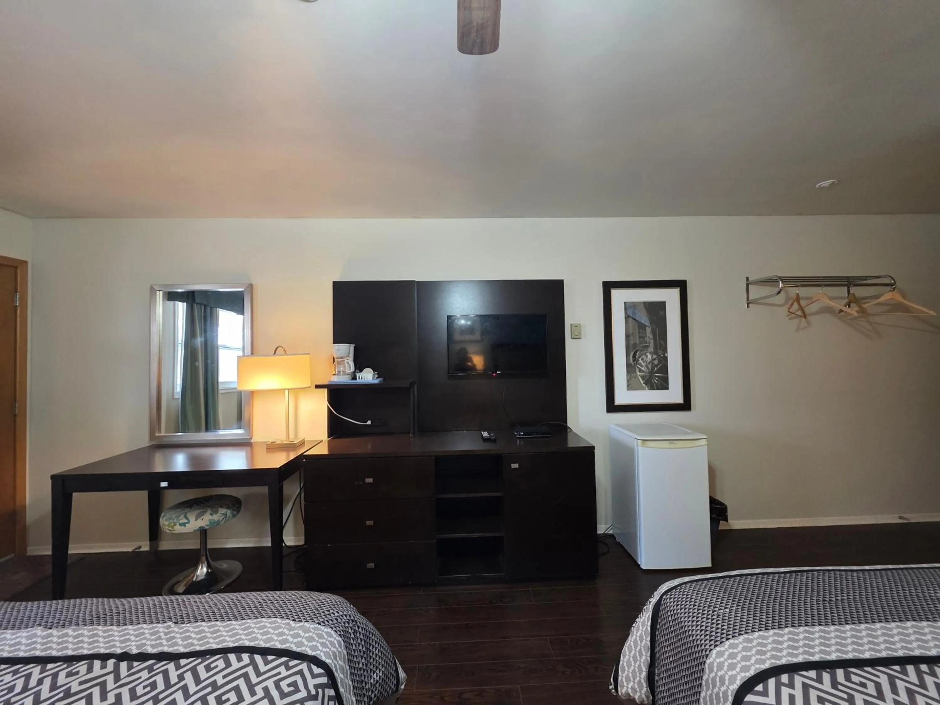 Bed in Shenstone Motor Inn and Restaurant