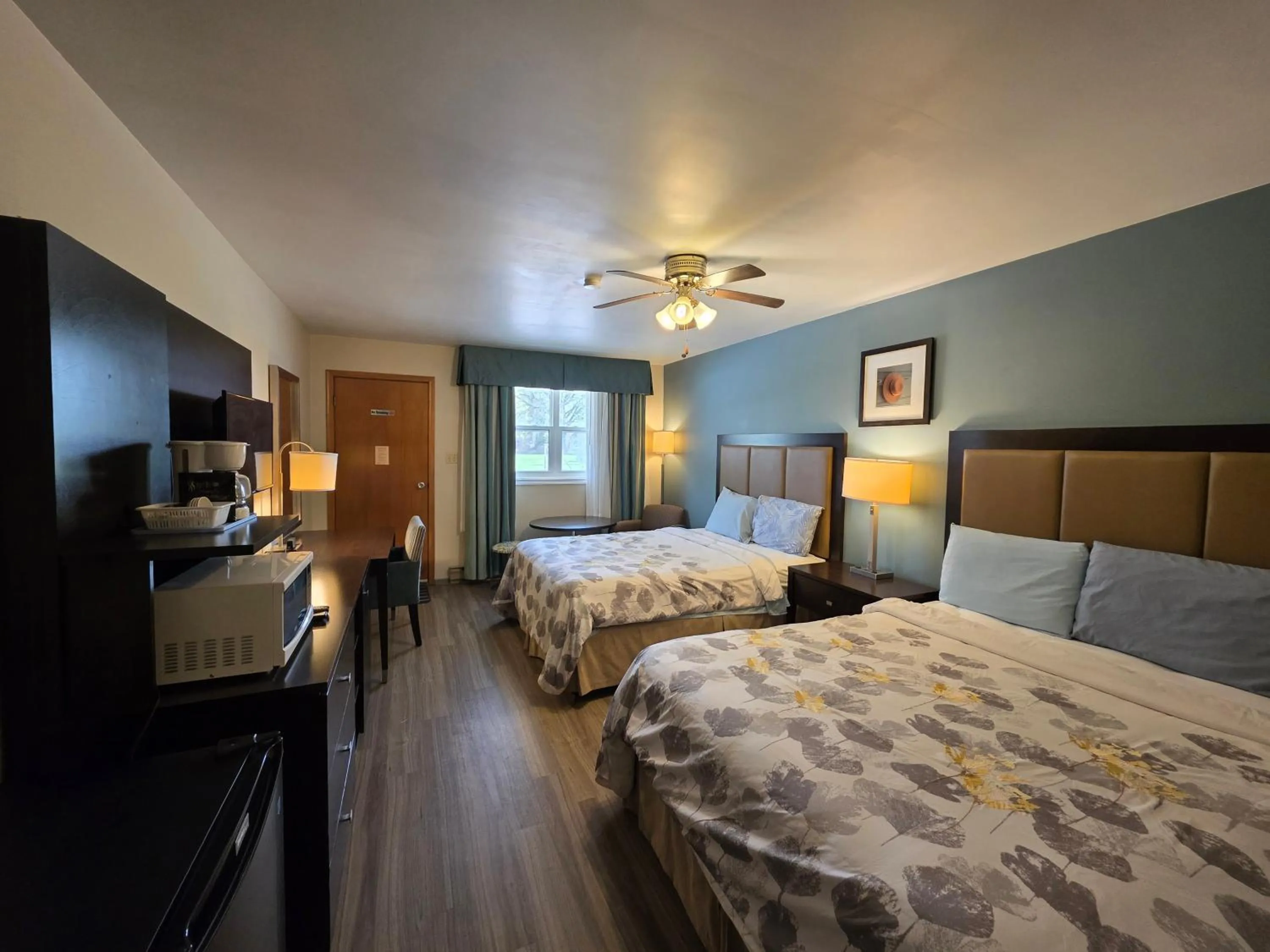 Bed in Shenstone Motor Inn and Restaurant