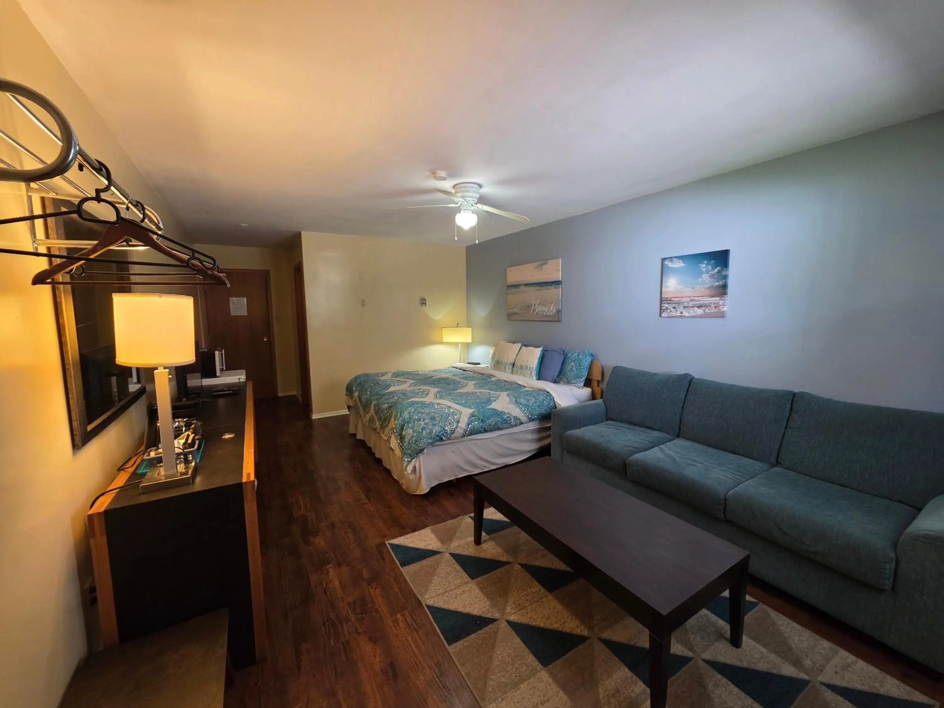 Bed in Shenstone Motor Inn and Restaurant