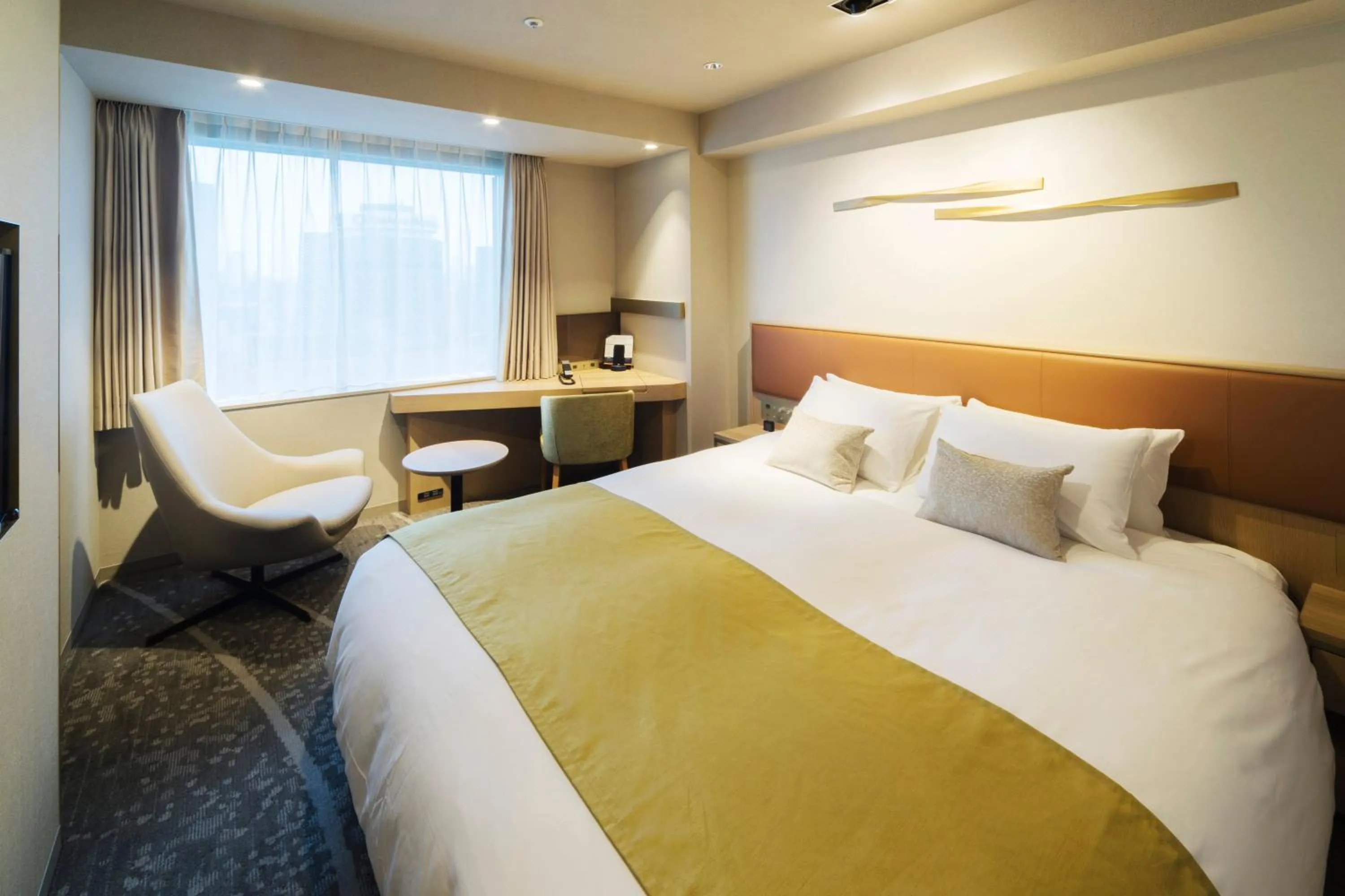 Photo of the whole room, Bed in Hotel Granvia Osaka-JR Hotel Group