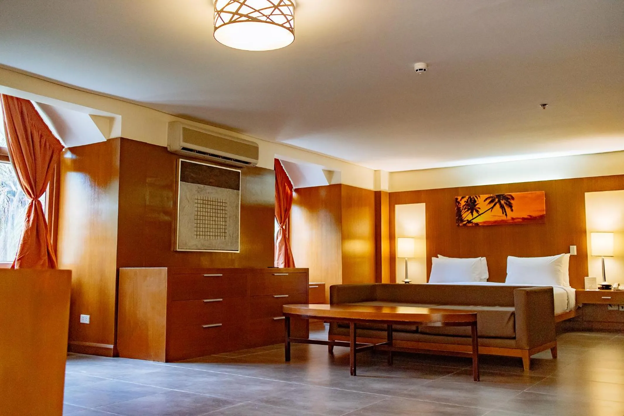 Bedroom, Bed in Crown Regency Beach Resort
