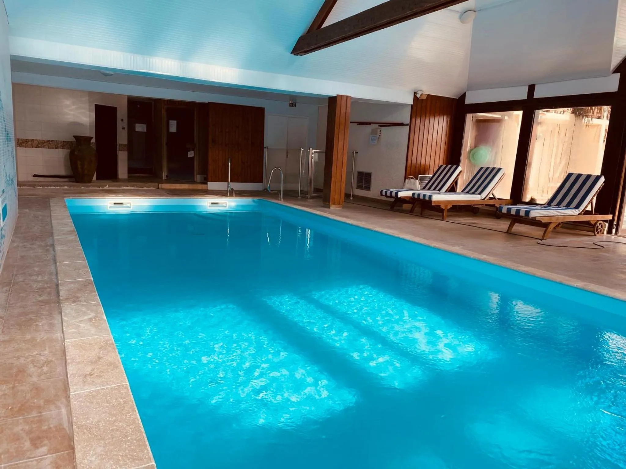 Swimming pool in Logis Hôtel Restaurant - Le Clos Deauville Saint Gatien
