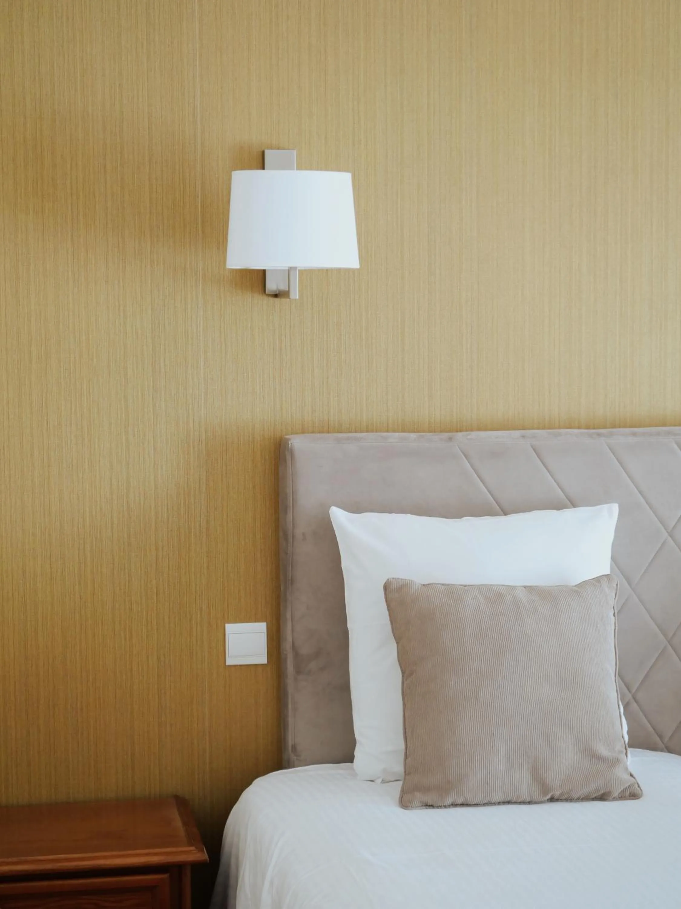 Bedroom, Bed in Logis Hôtel Restaurant - Le Clos Deauville Saint Gatien