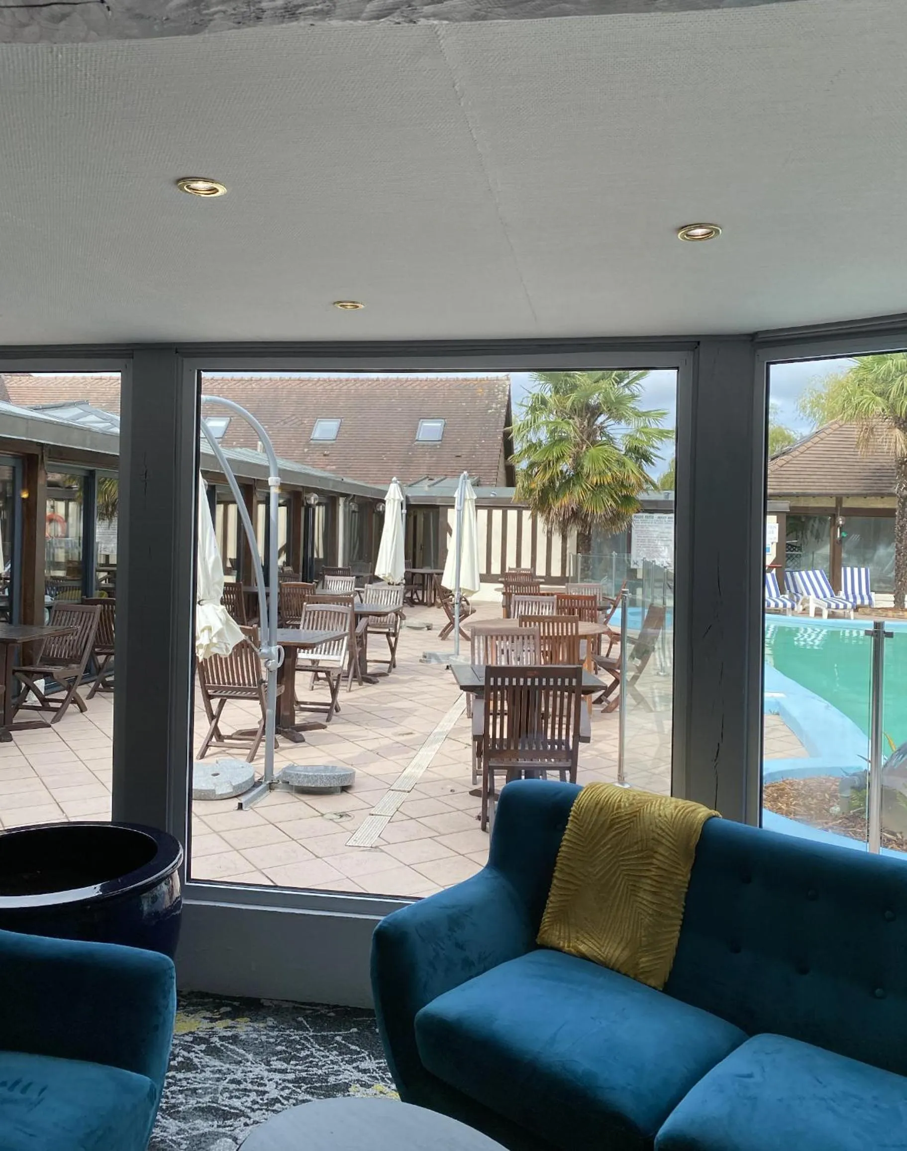 Patio in Logis Hôtel Restaurant - Le Clos Deauville Saint Gatien