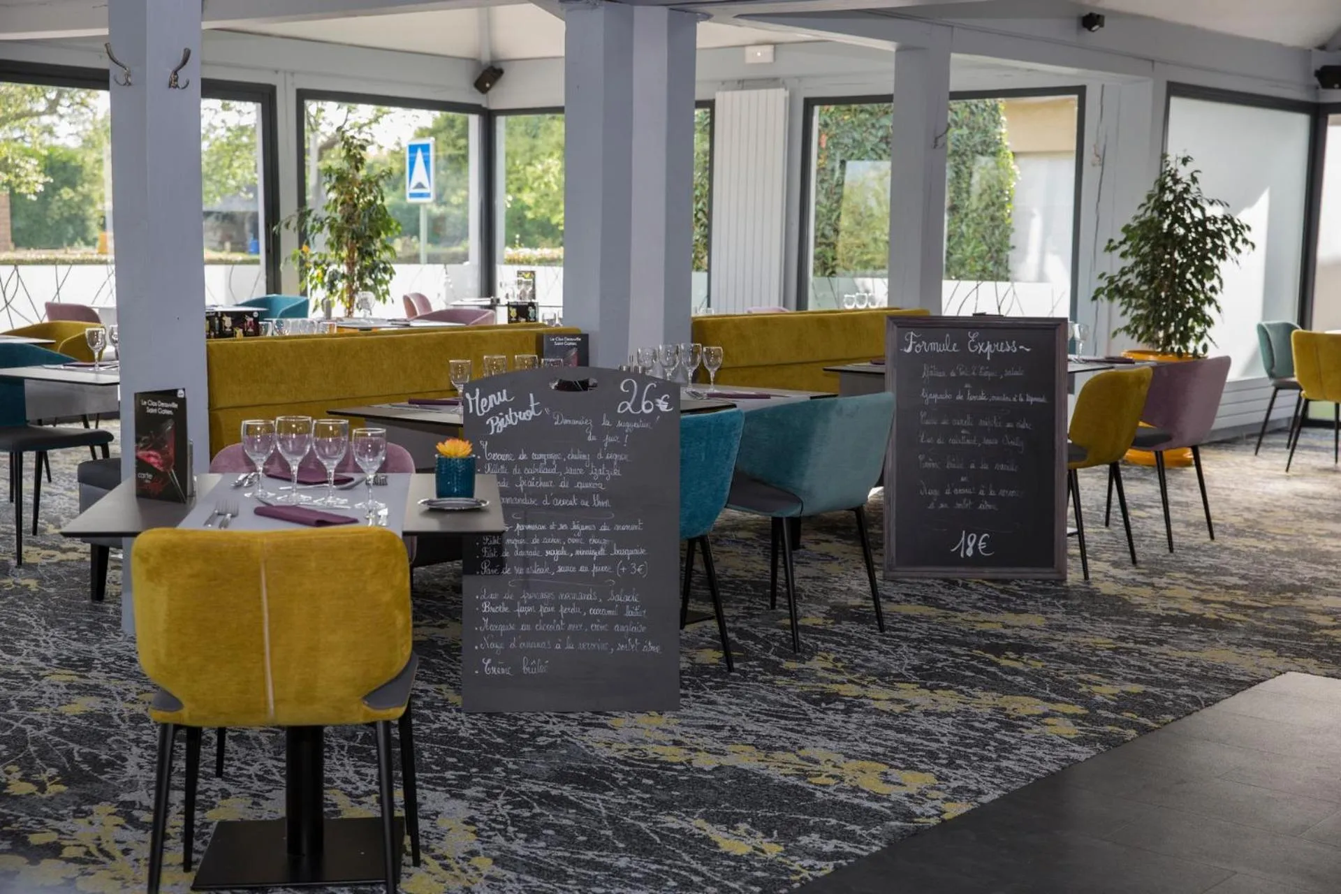 Restaurant/places to eat in Logis Hôtel Restaurant - Le Clos Deauville Saint Gatien