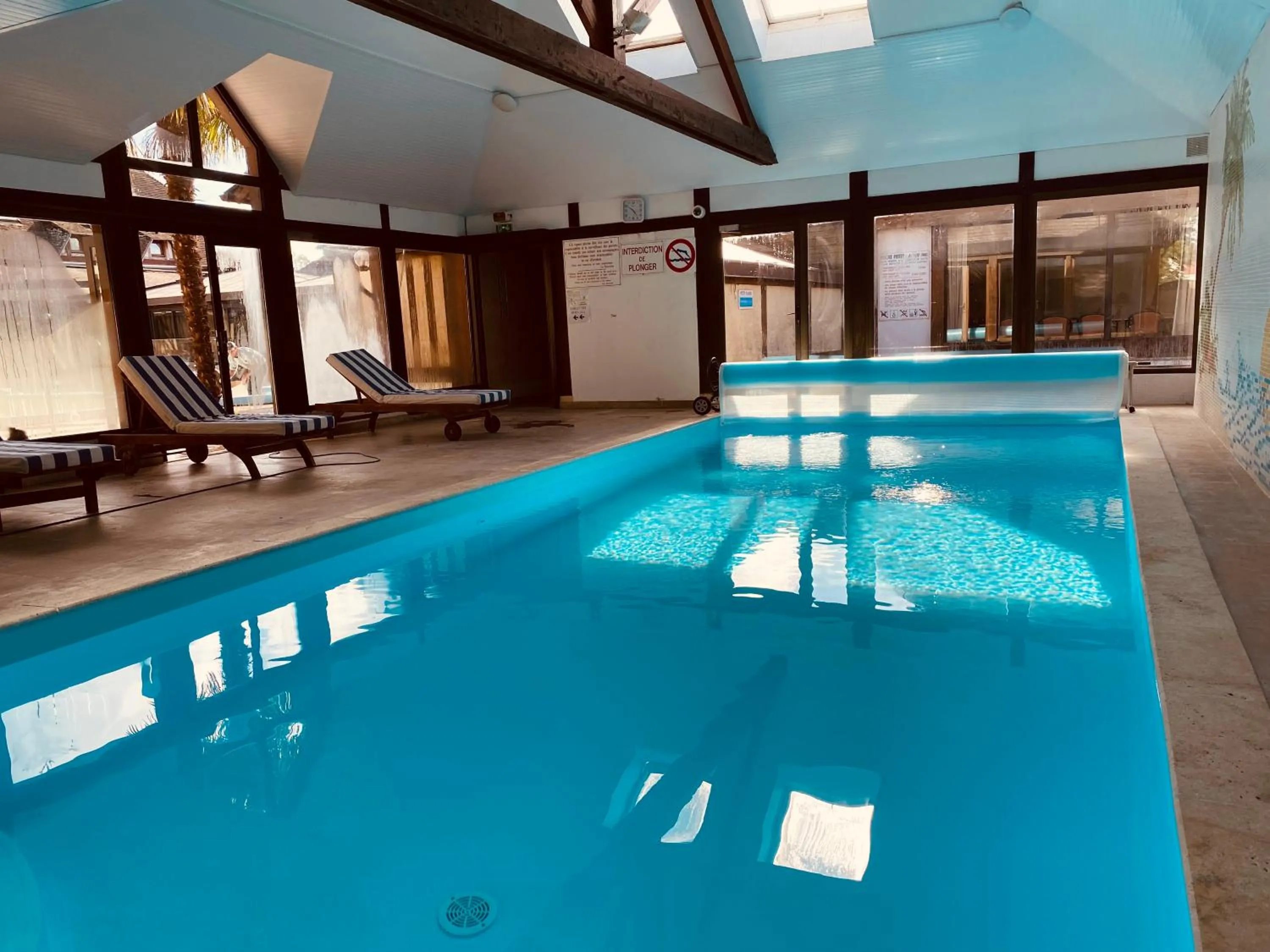 Swimming pool in Logis Hôtel Restaurant - Le Clos Deauville Saint Gatien